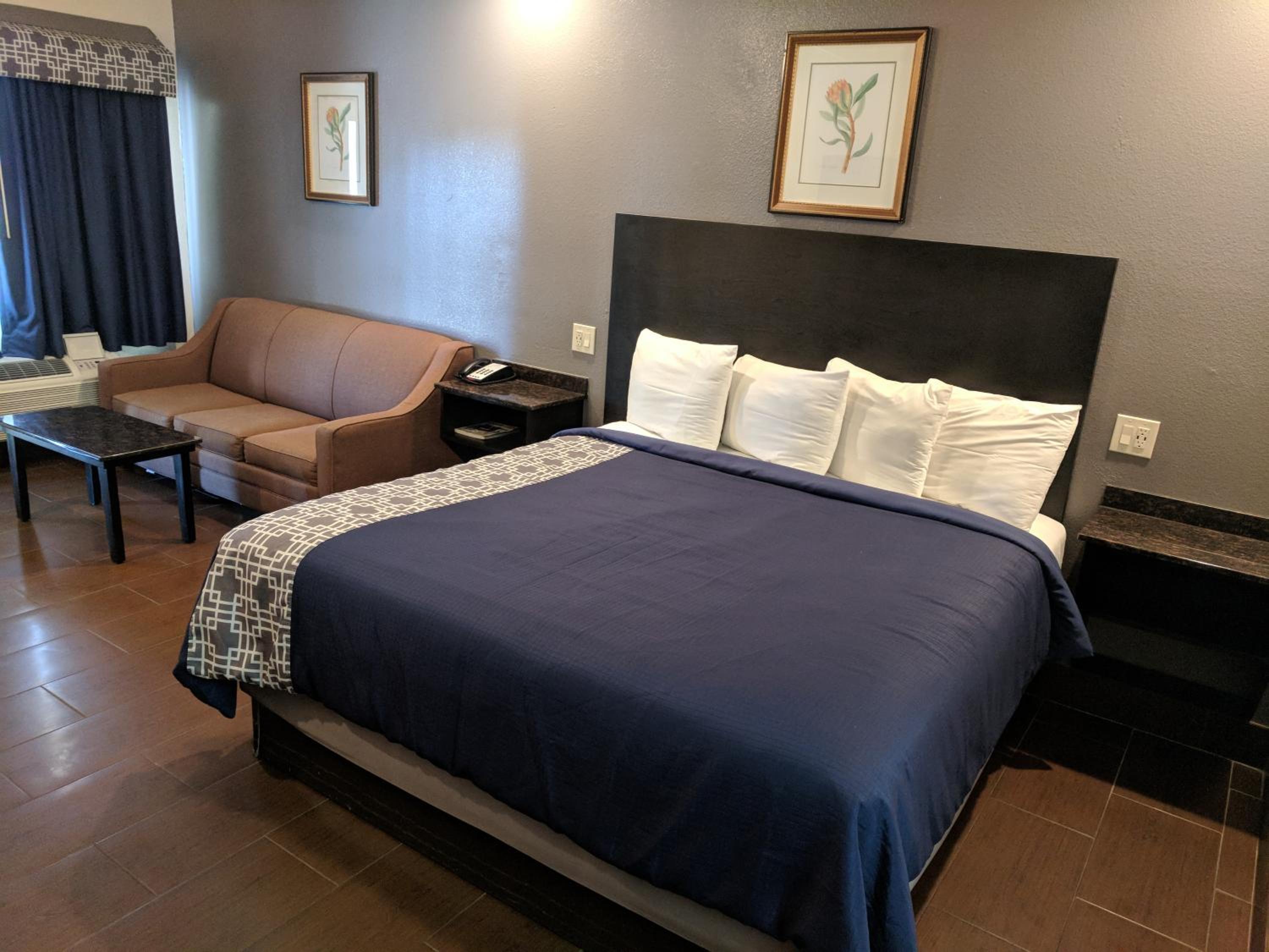 Americas Best Value Inn - Brownsville - Property Image 3
