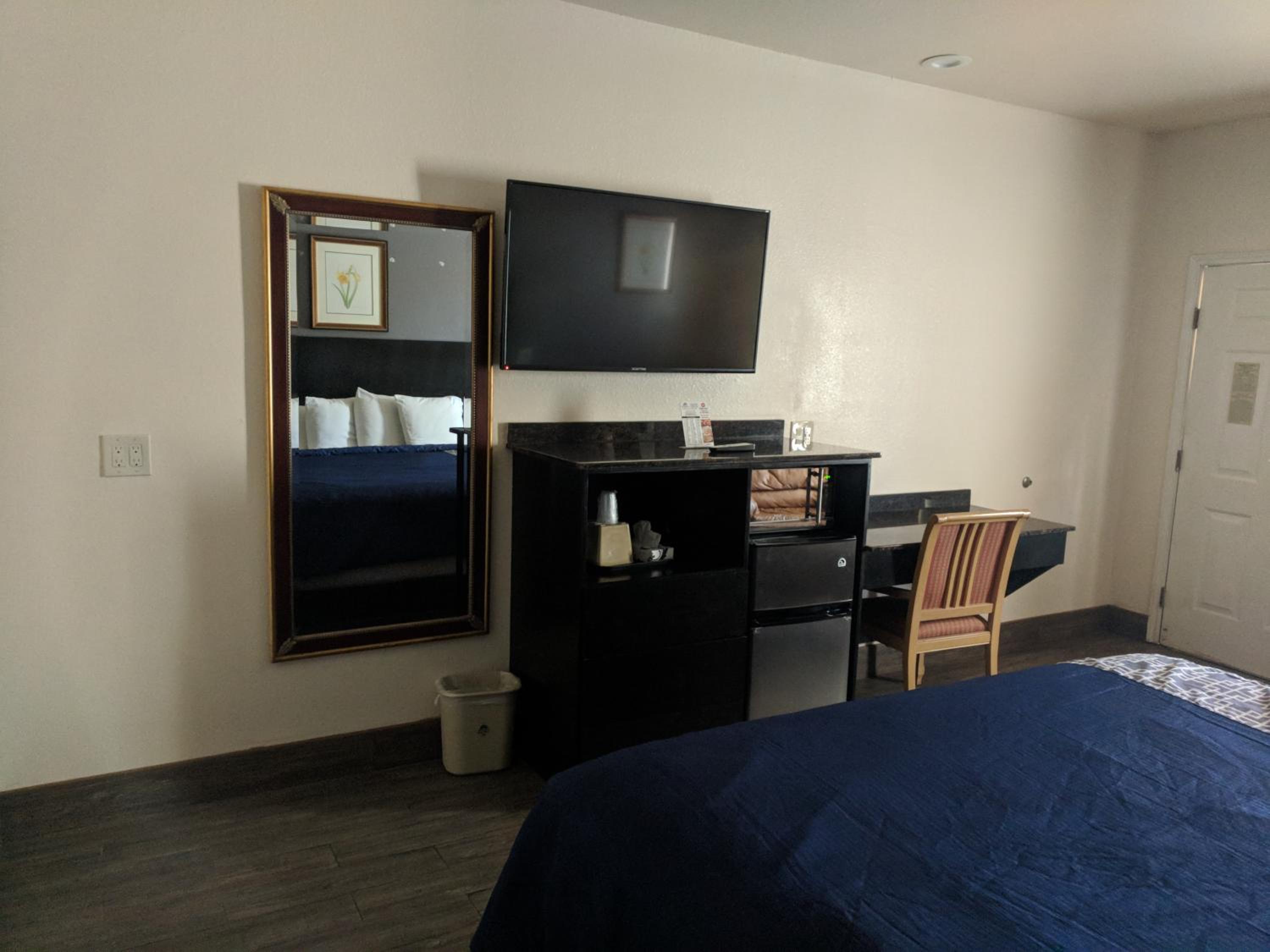 Americas Best Value Inn - Brownsville - Property Image 28