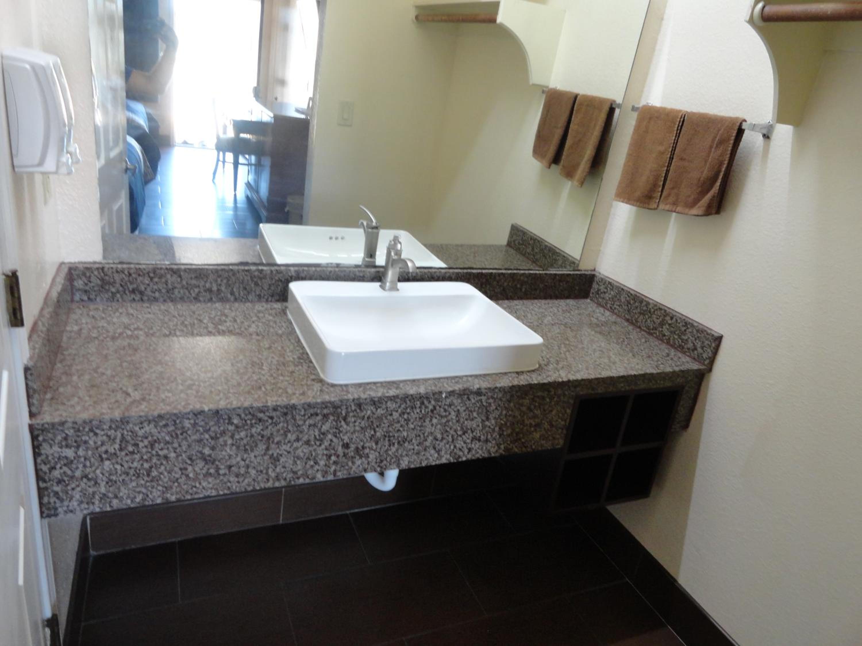 Americas Best Value Inn - Brownsville - Property Image 17