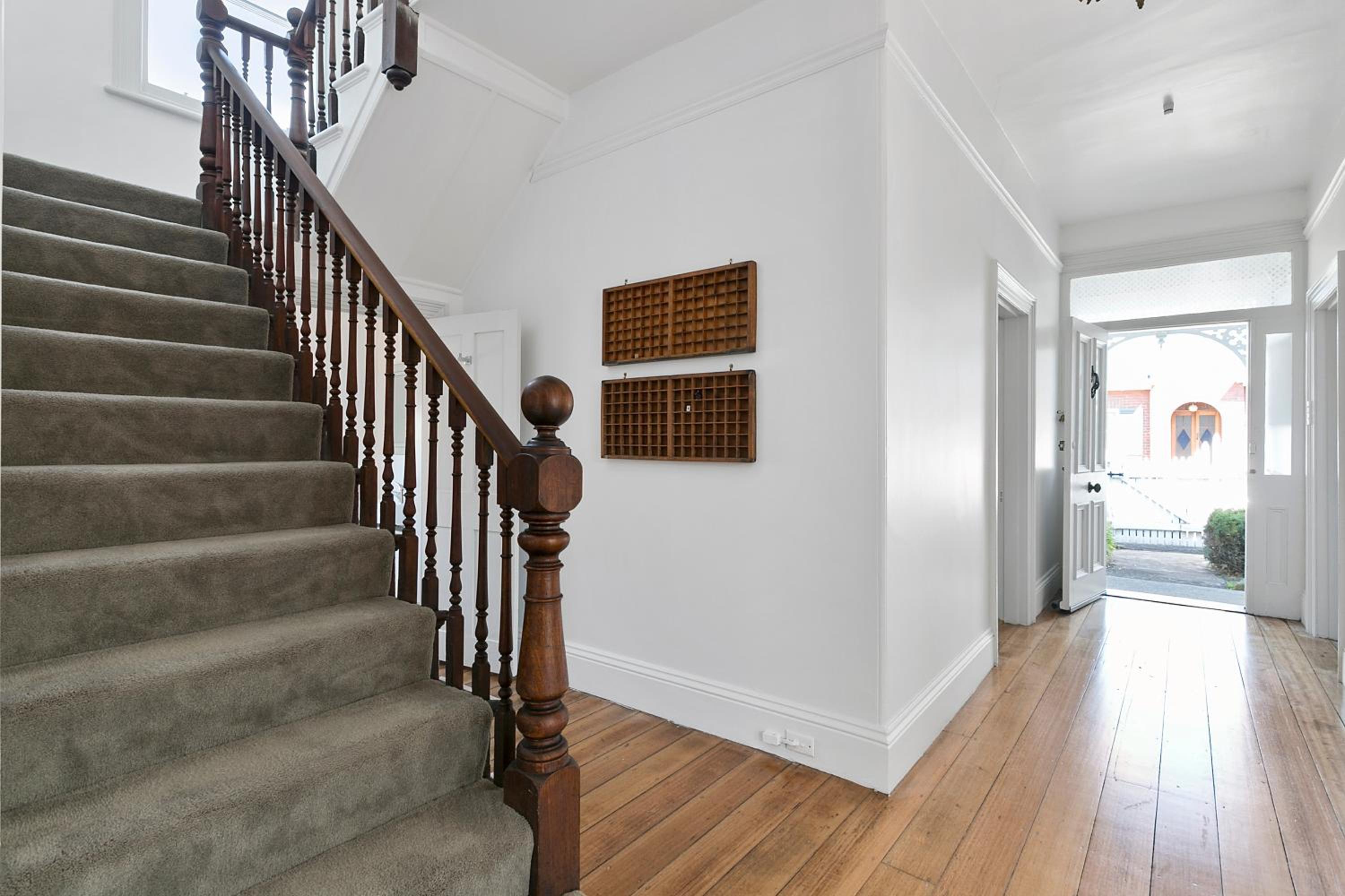Amberley - circa 1880s Luxury - 5 b'rooms sleeps 9