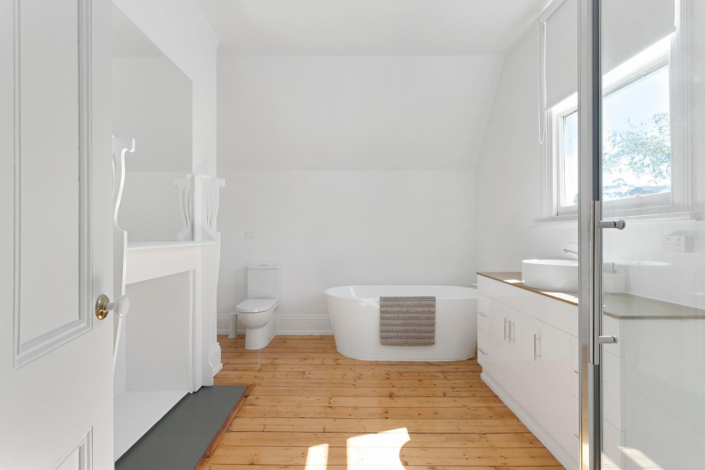 Amberley - circa 1880s Luxury - 5 b'rooms sleeps 9