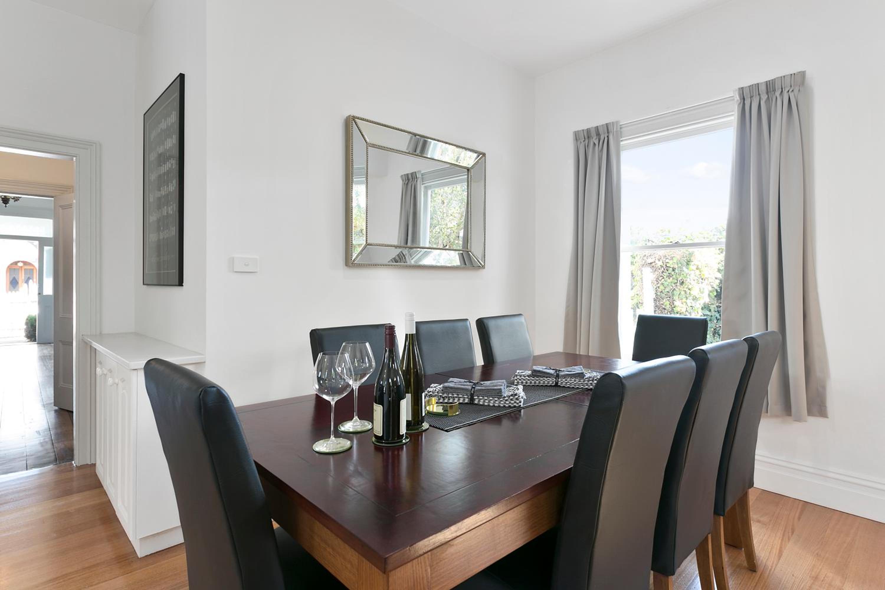 Amberley - circa 1880s Luxury - 5 b'rooms sleeps 9