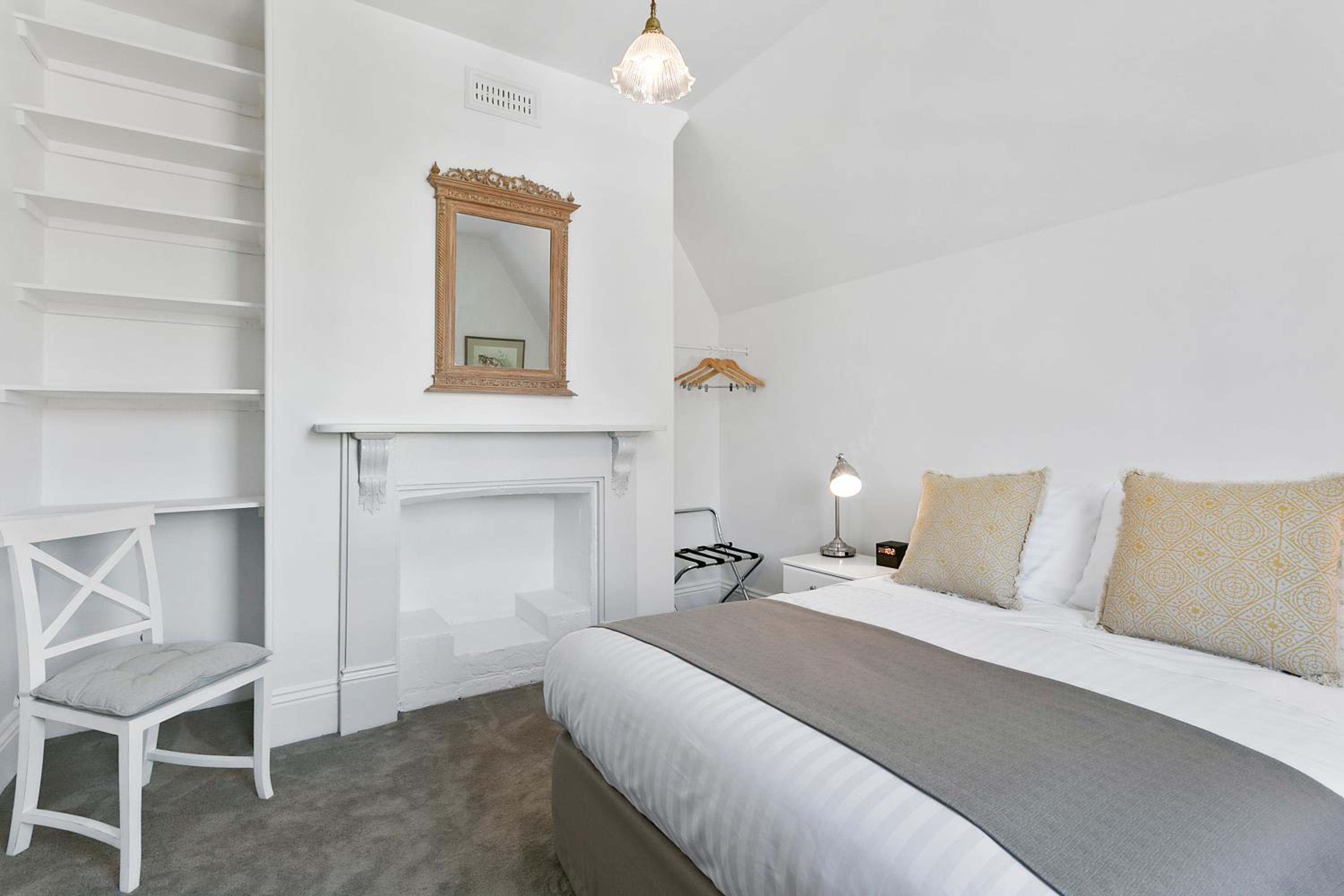 Amberley - circa 1880s Luxury - 5 b'rooms sleeps 9