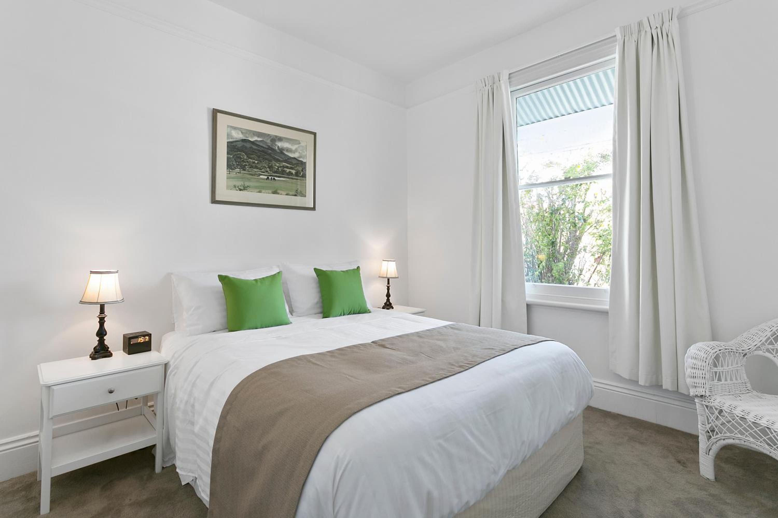 Amberley - circa 1880s Luxury - 5 b'rooms sleeps 9