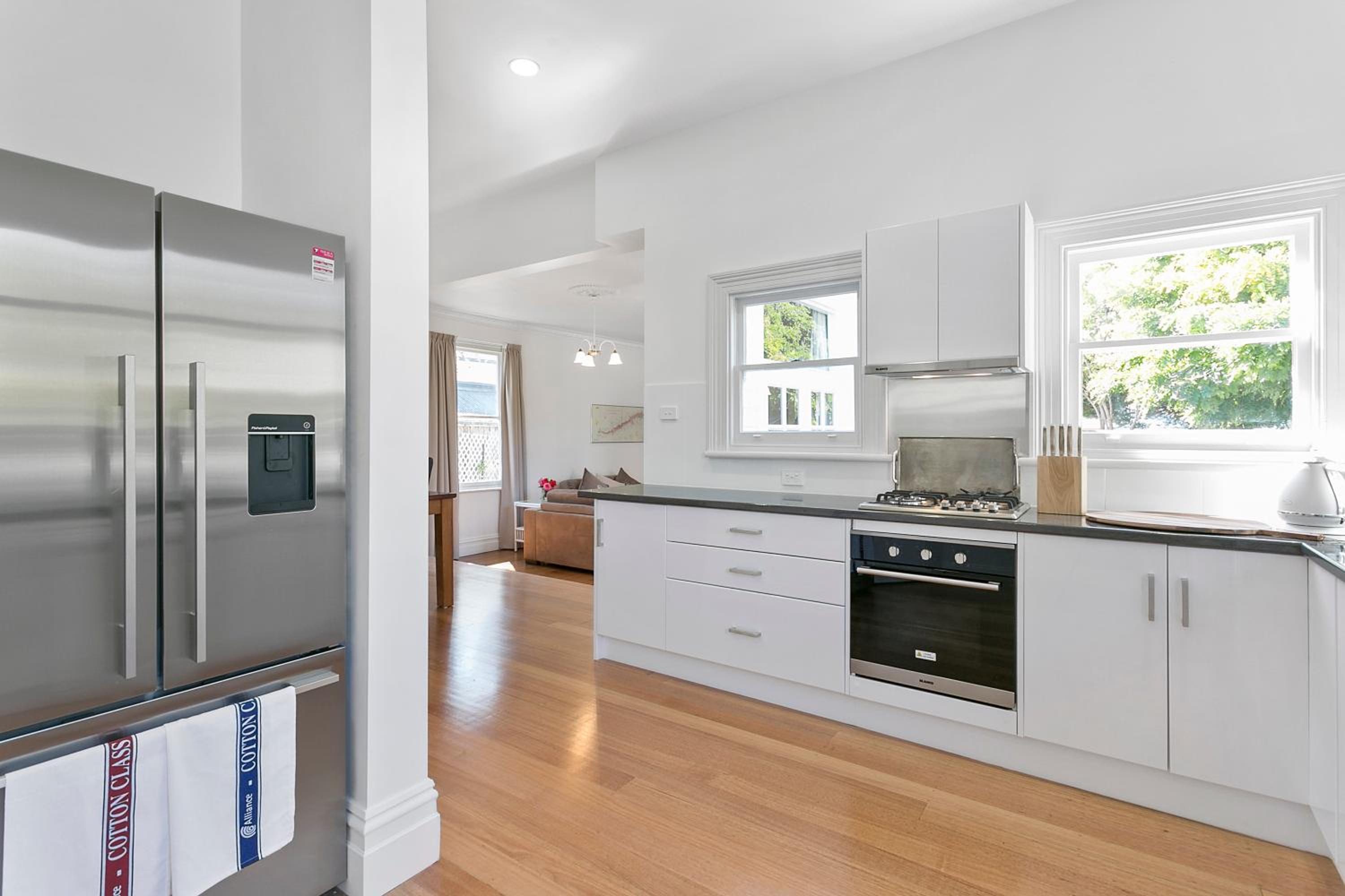Amberley - circa 1880s Luxury - 5 b'rooms sleeps 9