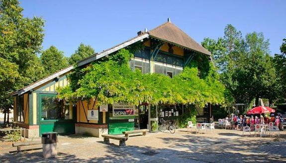 Roulottes de Bois le roi view 5