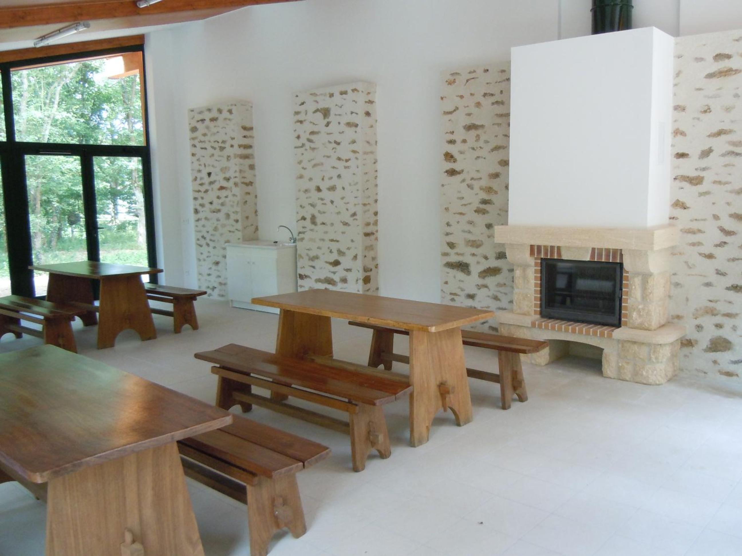 Roulottes de Bois le roi view 2