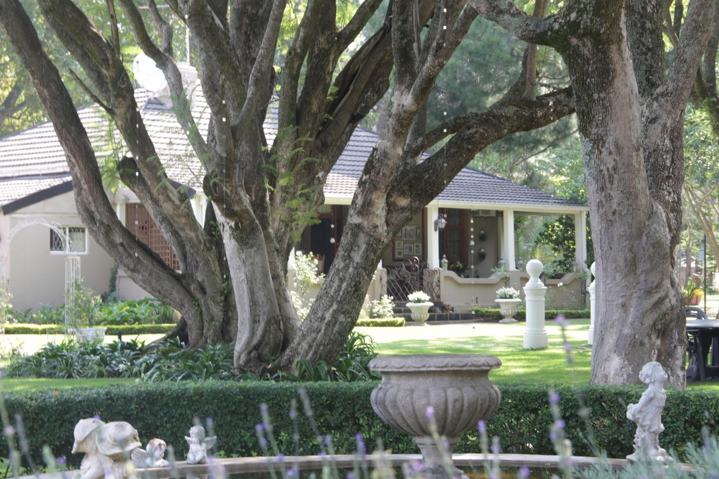 Farmhouse Lodge