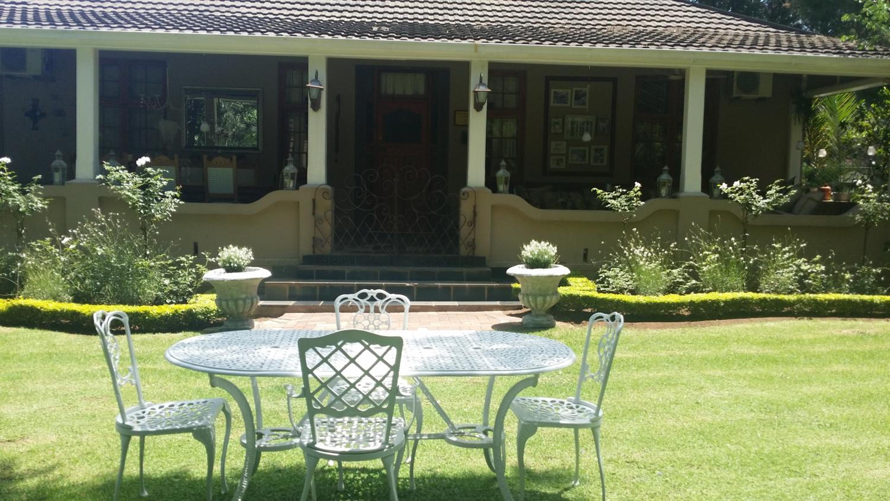 Farmhouse Lodge