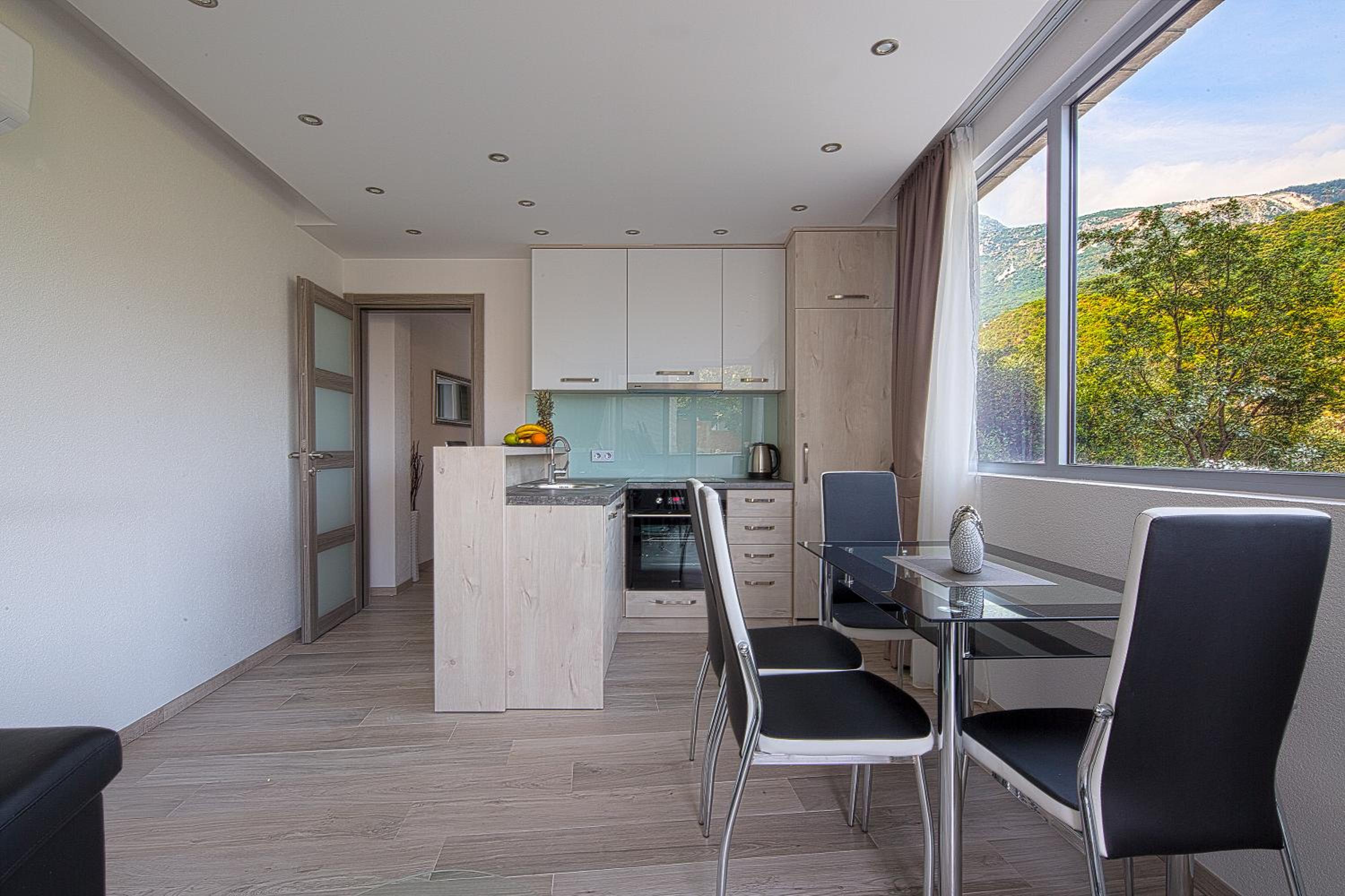 Montelux Apartments