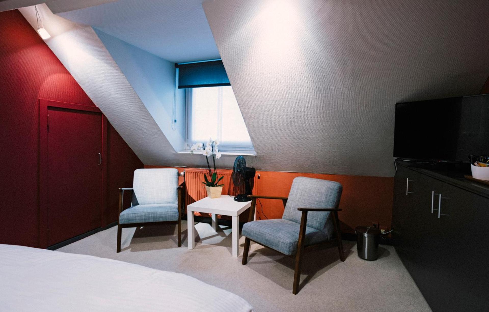 Central Bruges Home with 4 Ensuites