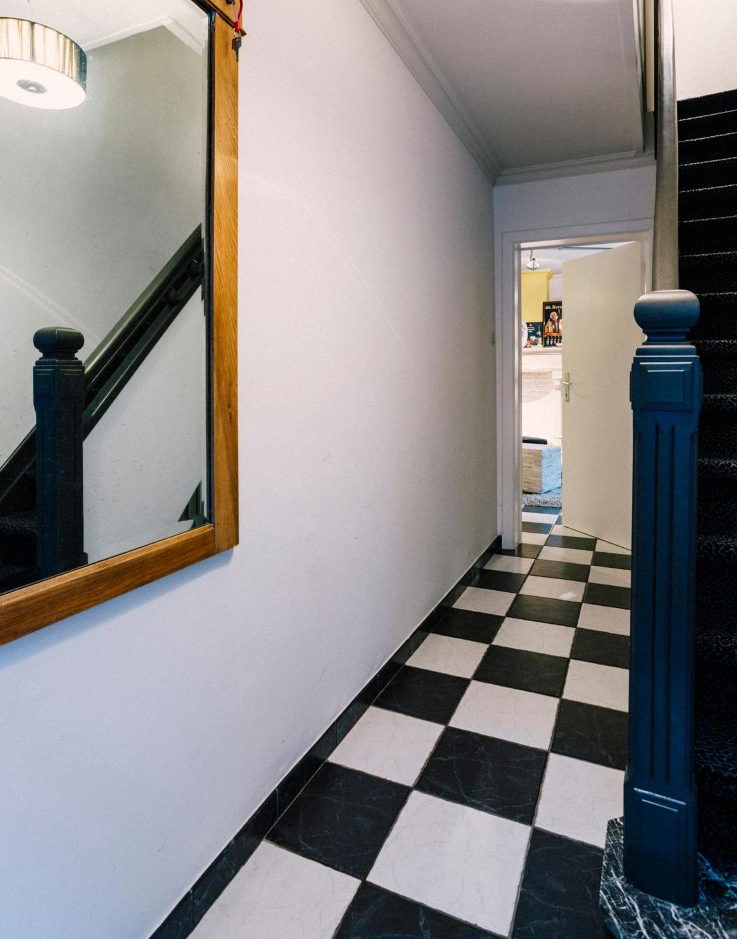 Central Bruges Home with 4 Ensuites