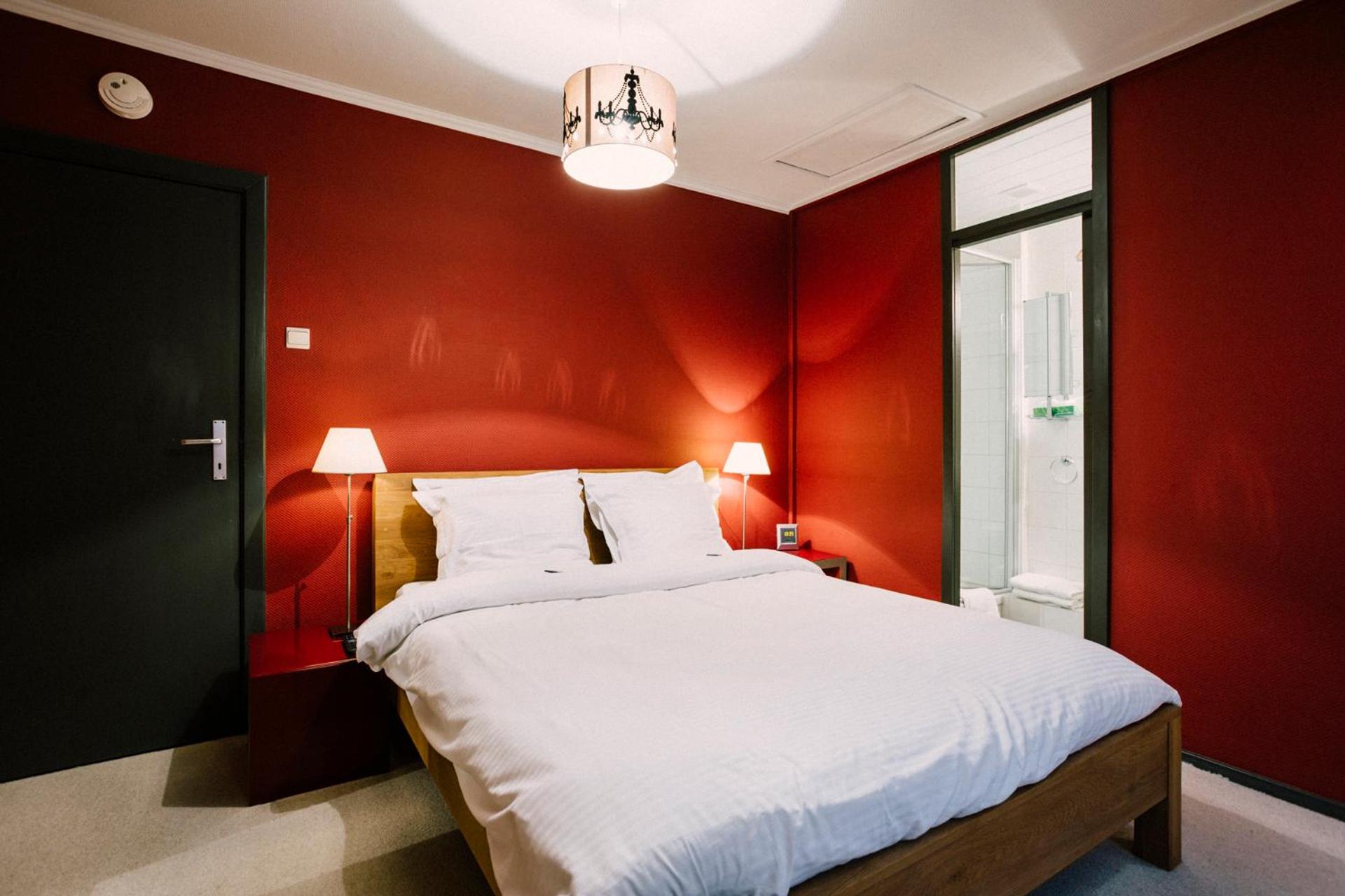 Central Bruges Home with 4 Ensuites