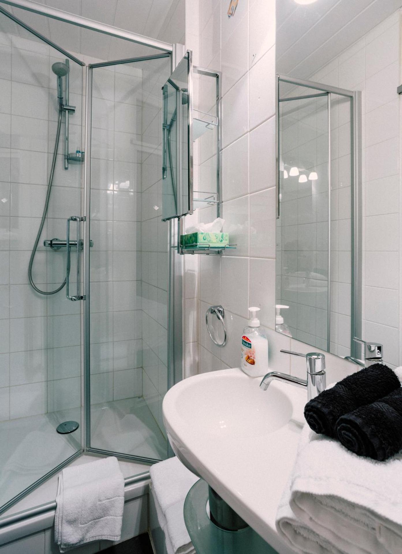 Central Bruges Home with 4 Ensuites