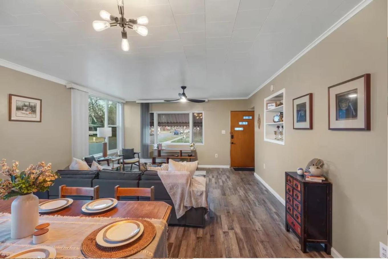 Modern 1-Bedroom Haven with Dedicated Home Office