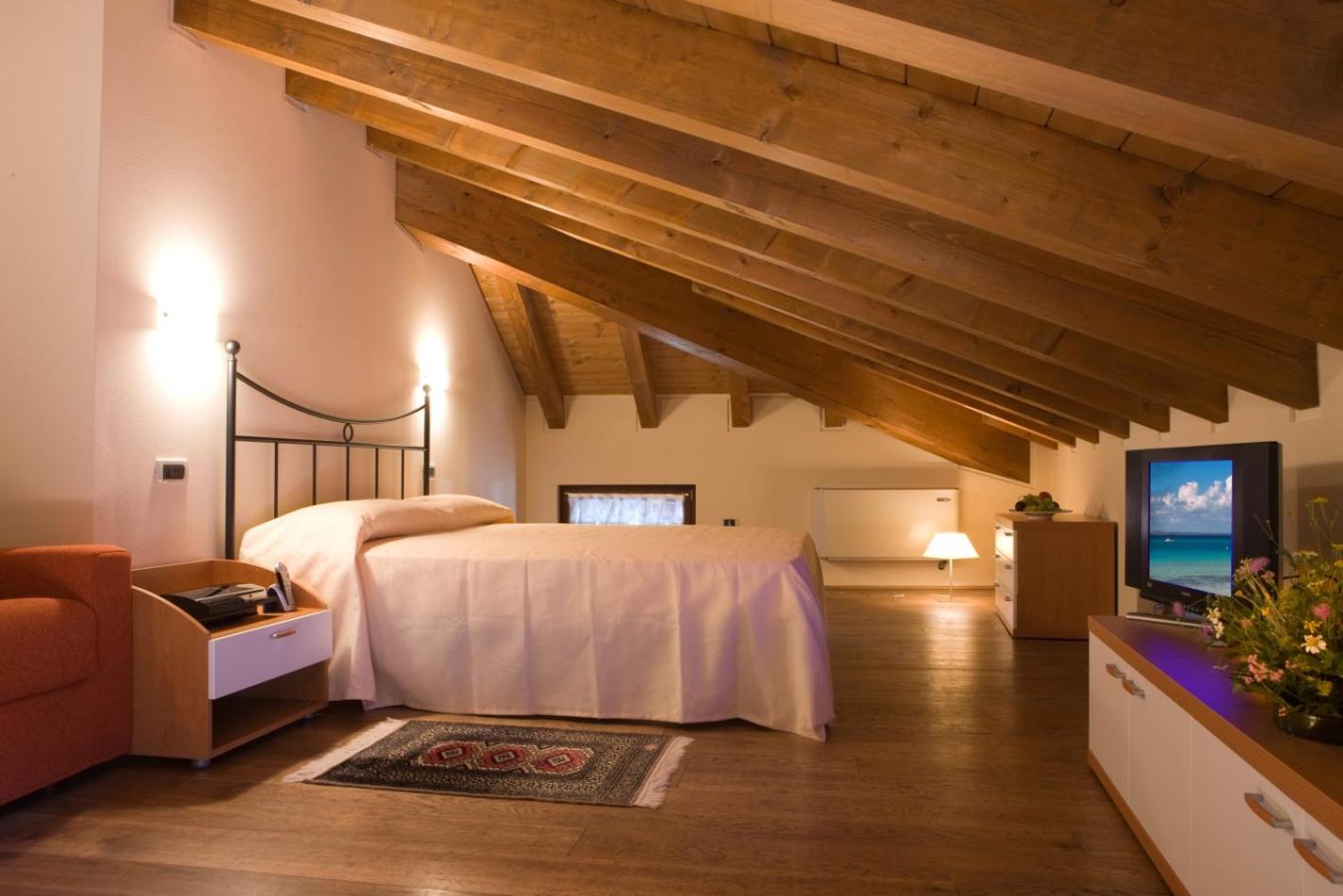 Le Canossiane view 2