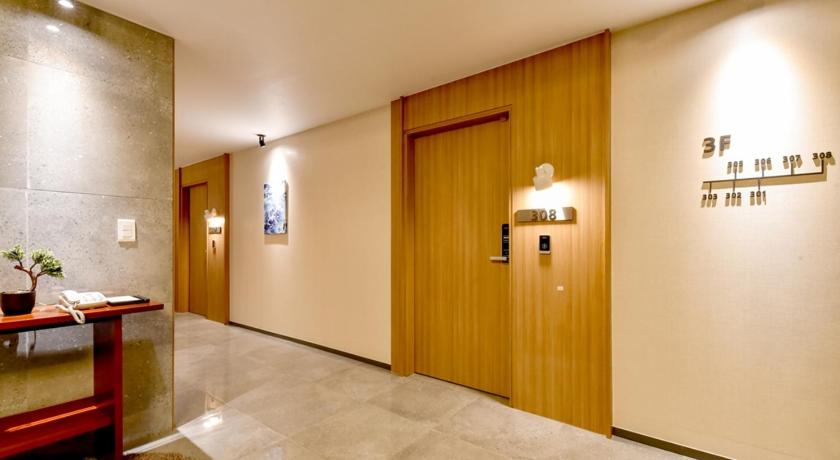 Blanc Business Hotel