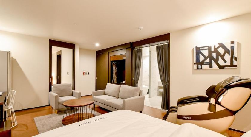 Blanc Business Hotel