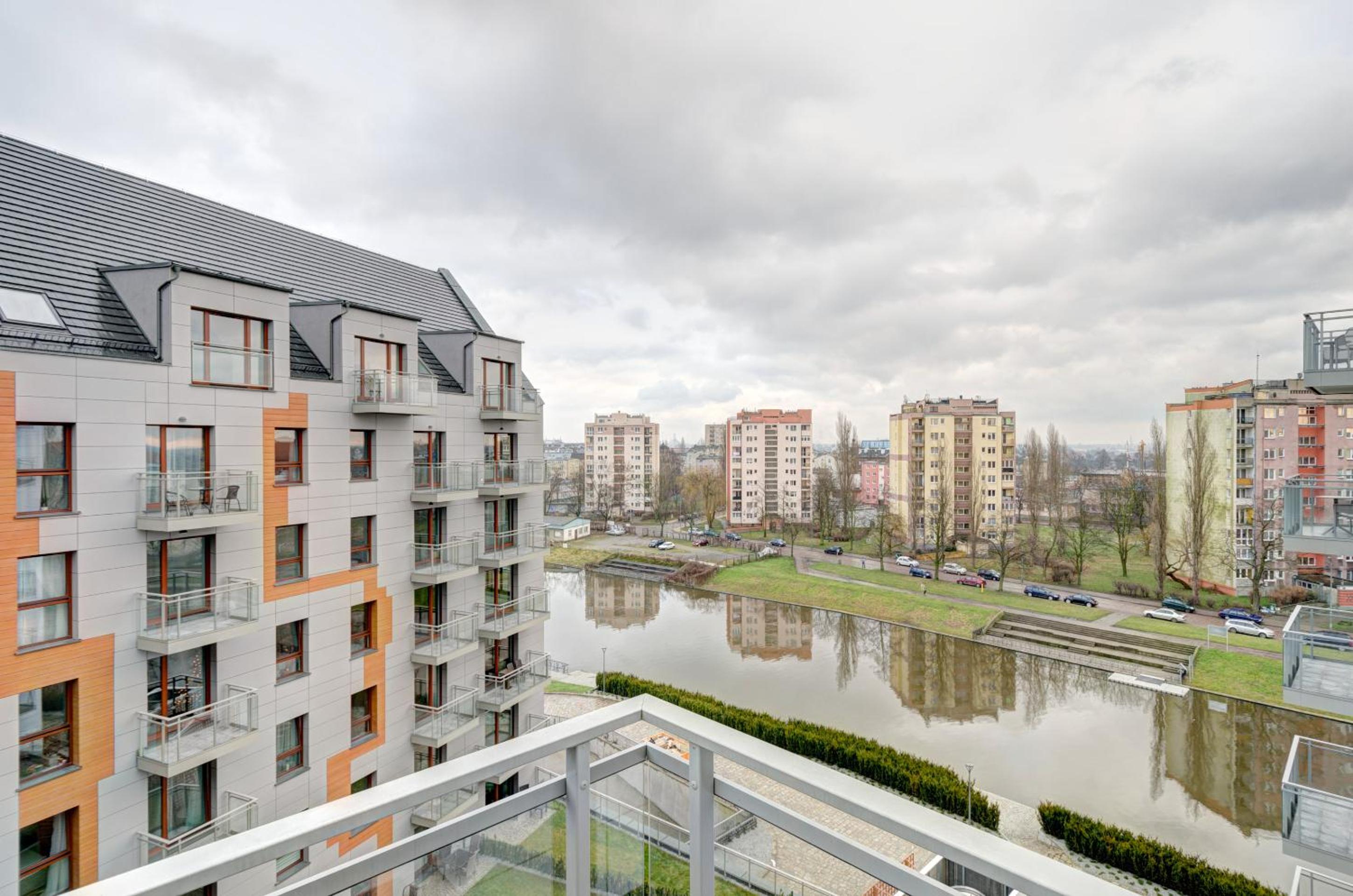 Live & Travel Apartments Number 1
