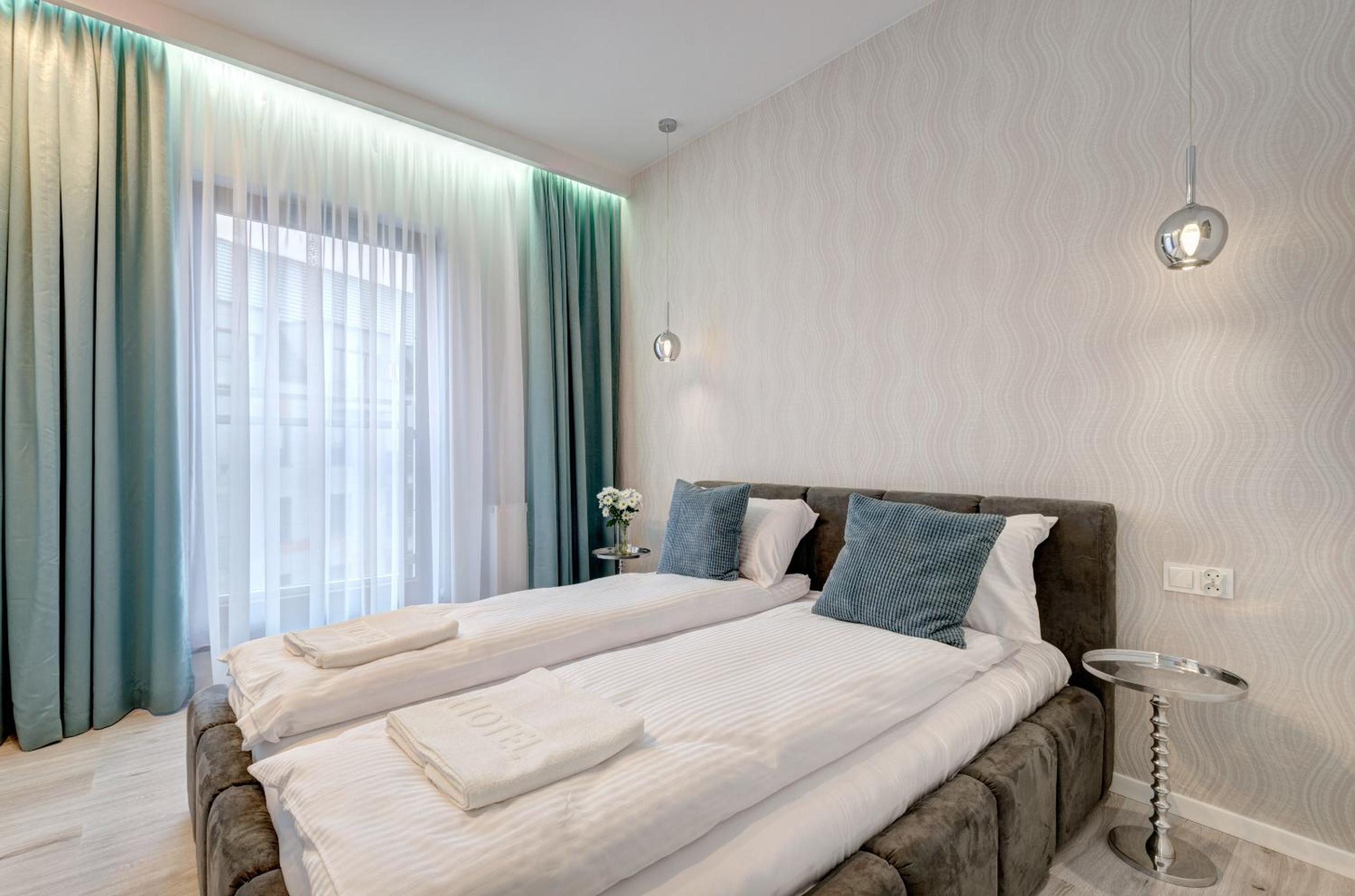 Live & Travel Apartments Number 1