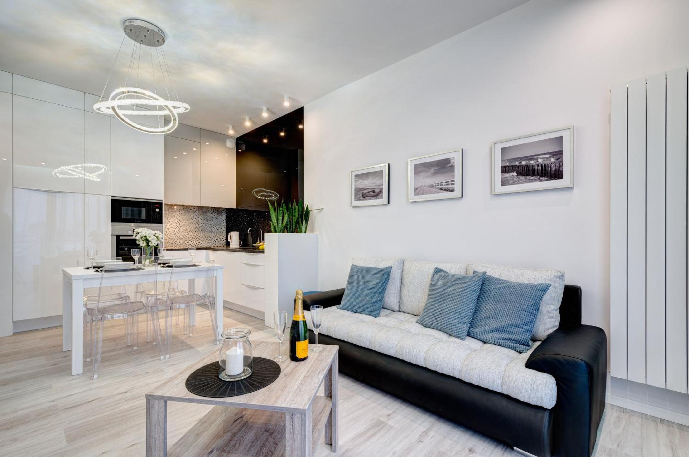 Live & Travel Apartments Number 1