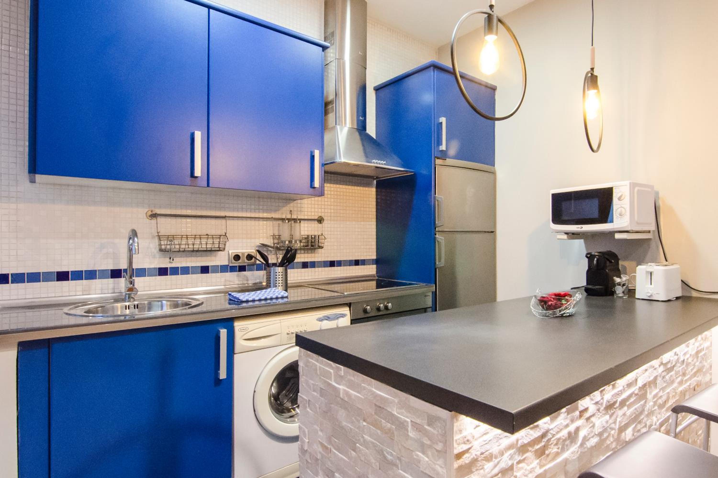 Cozy apartment-2Bedroom 1Bath-Malasaña view 4