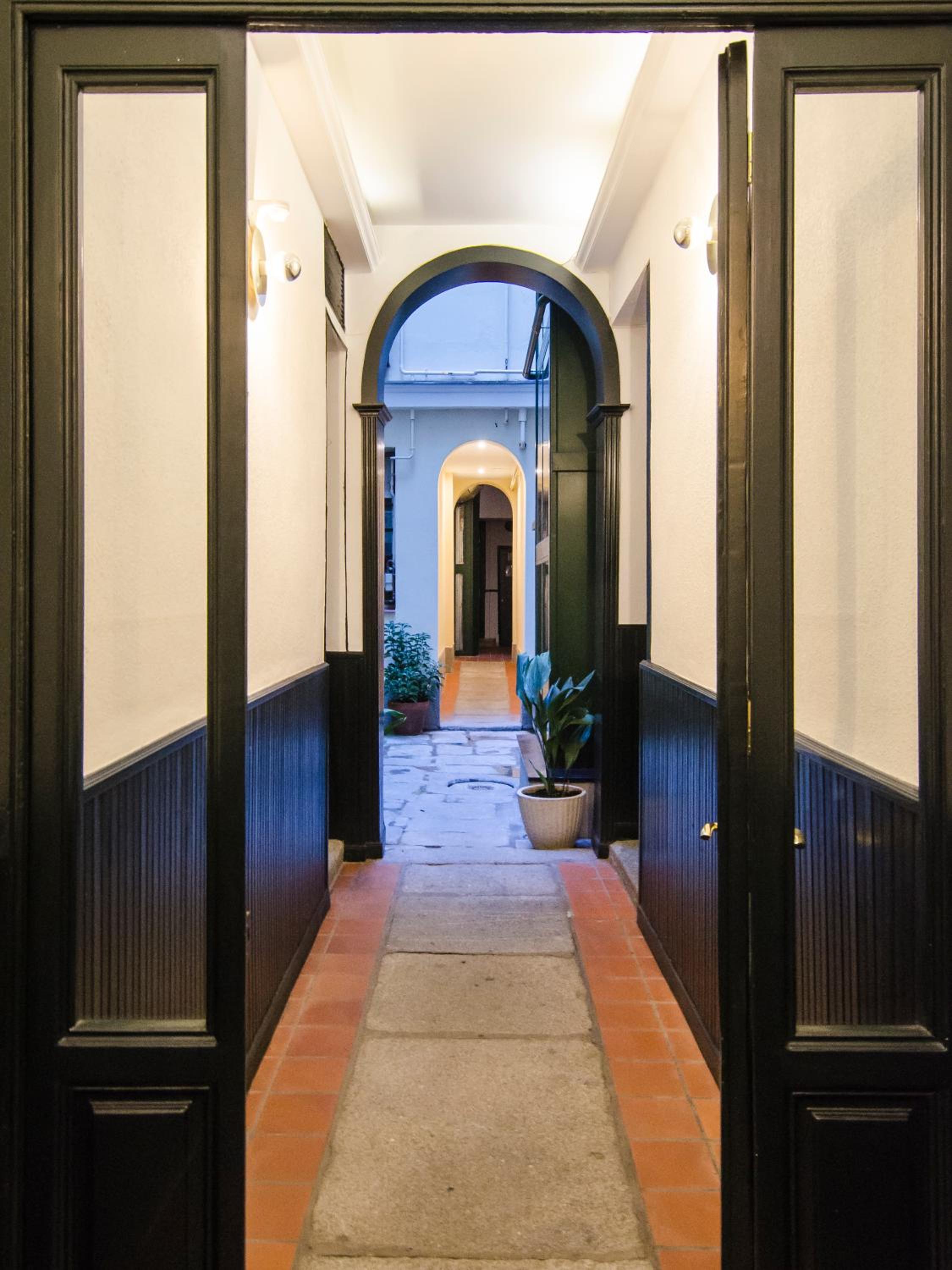 Cozy apartment-2Bedroom 1Bath-Malasaña view 2