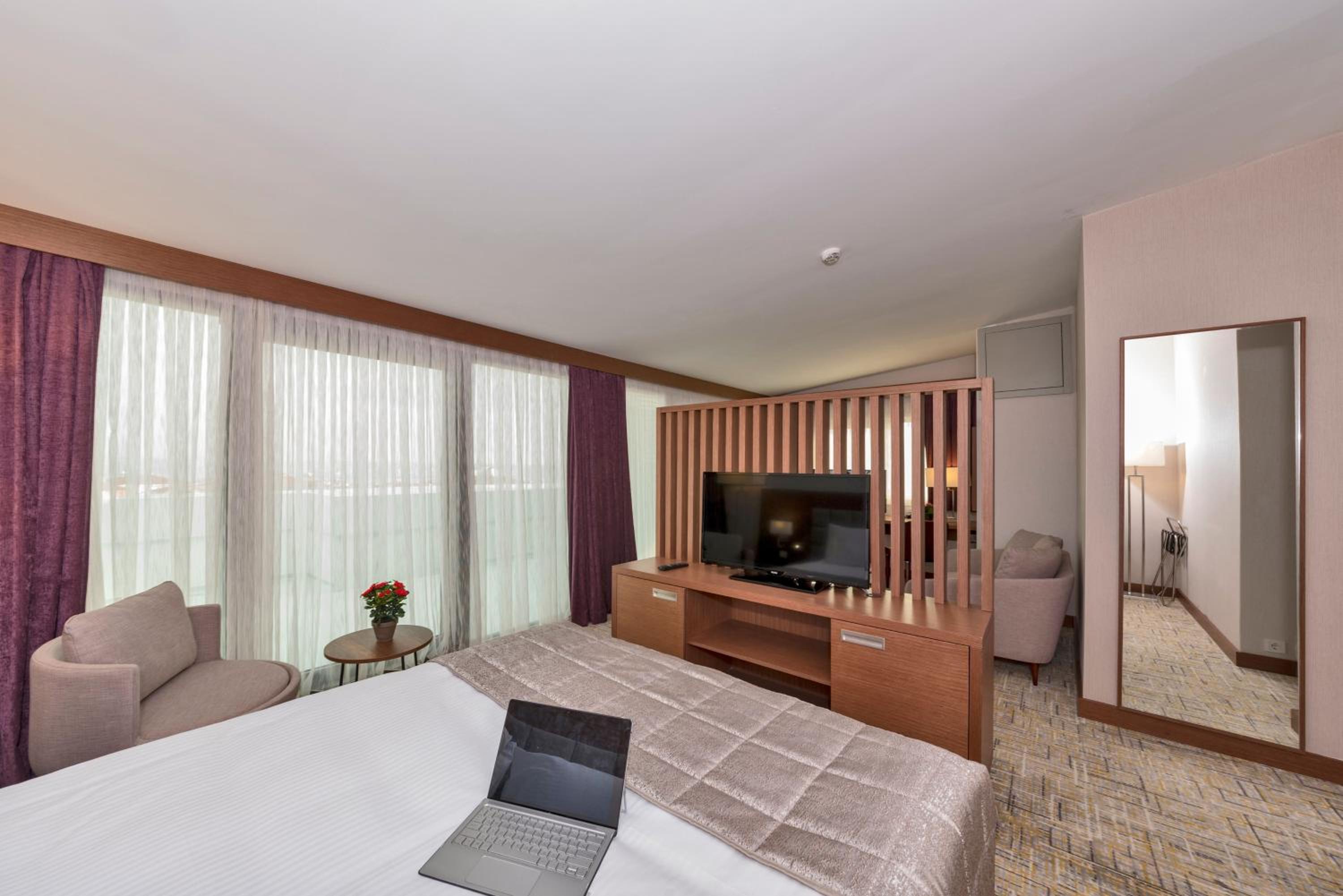 Land Park Otel - Image 46