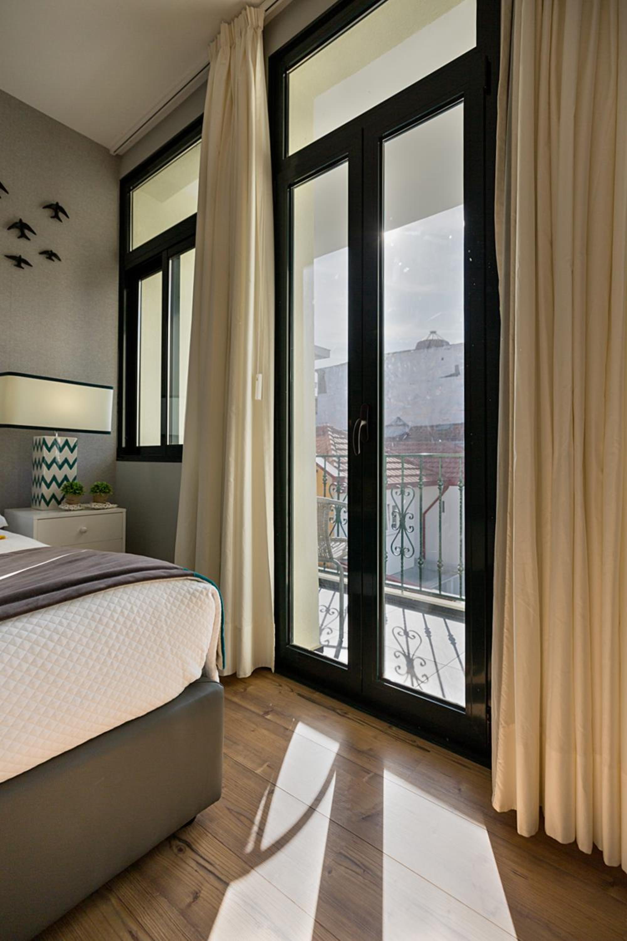 the gallery Studios II en Porto — hotel room
