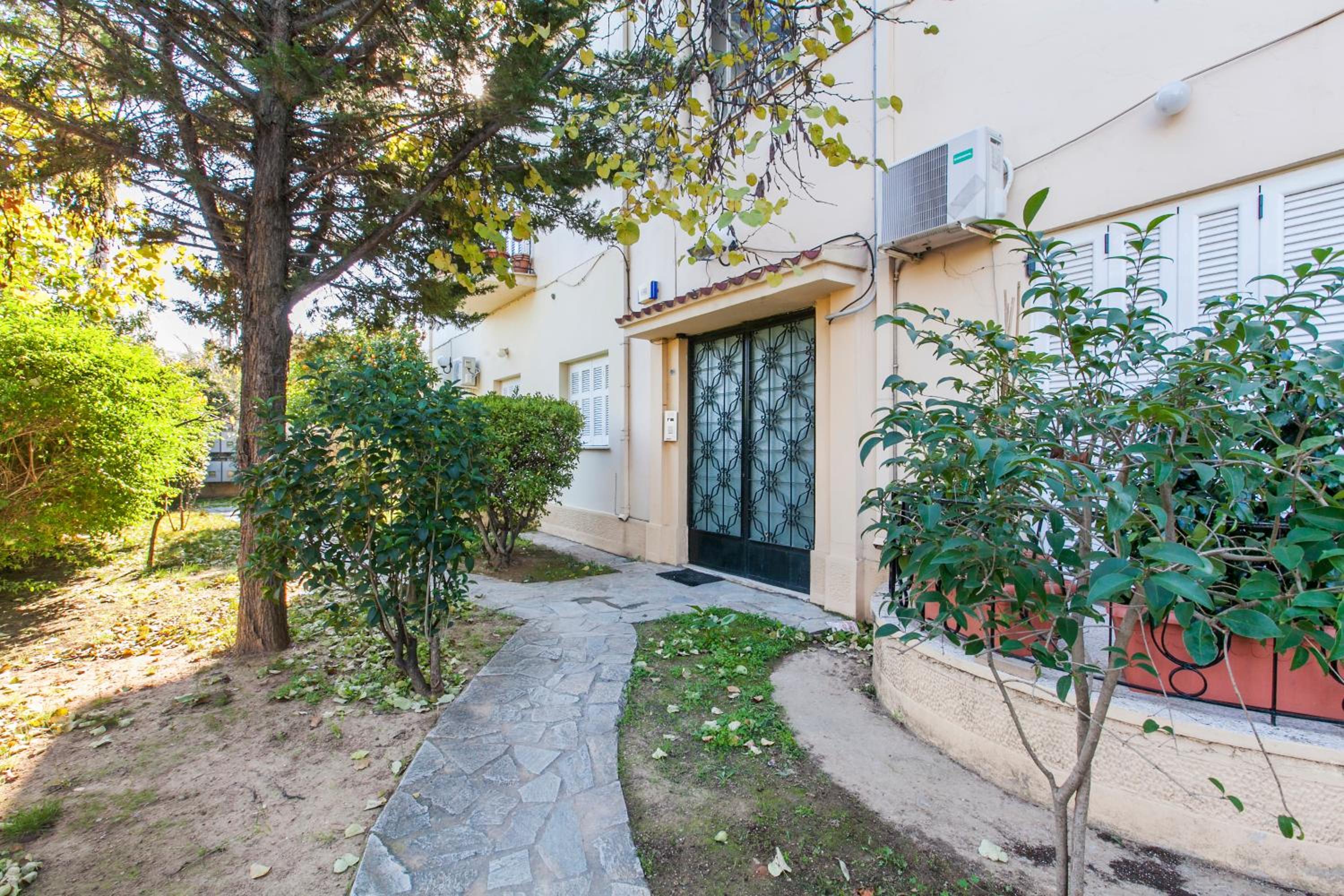 Trendy Minimal Flat in posh Athens