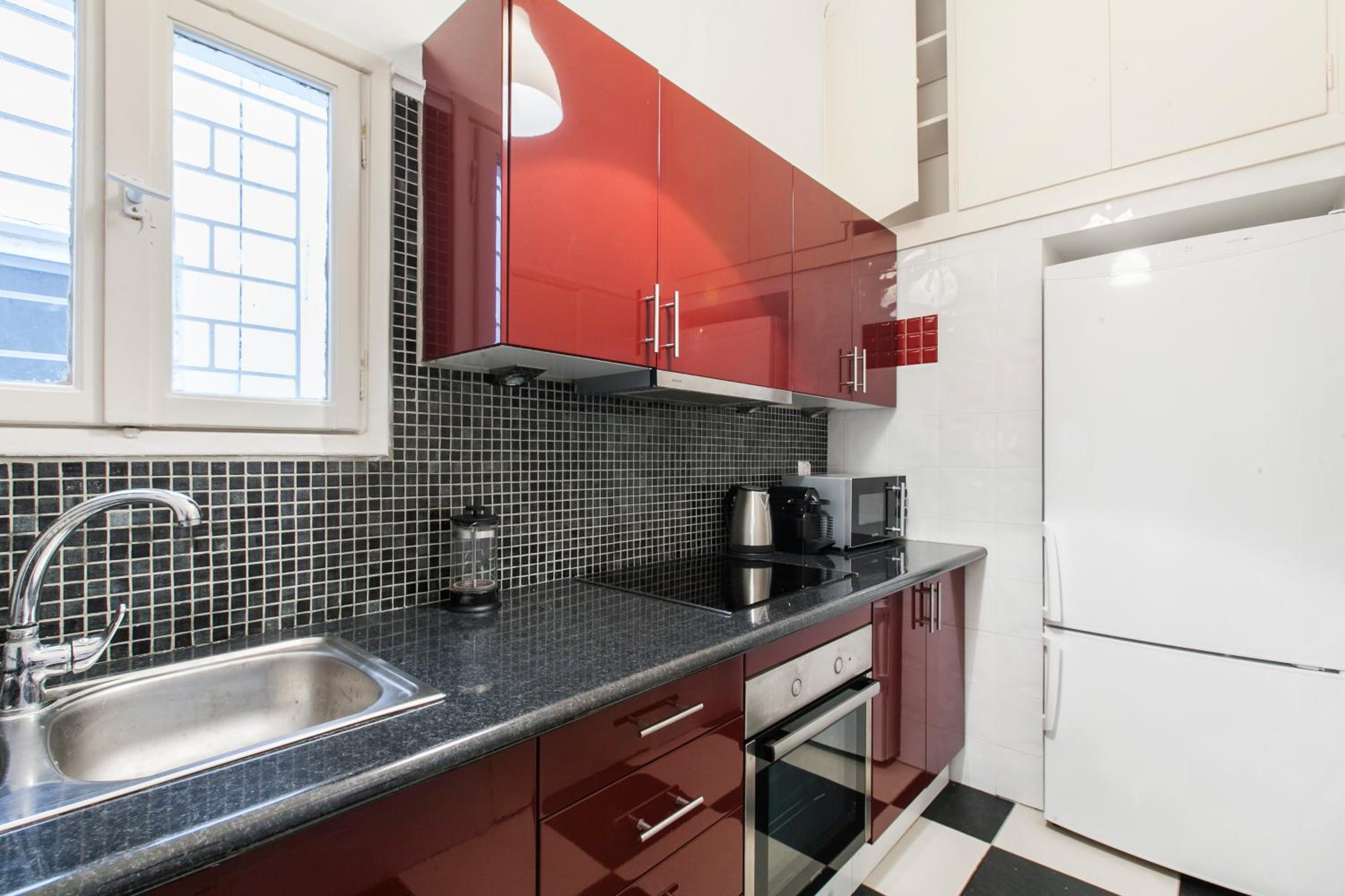 Trendy Minimal Flat in posh Athens