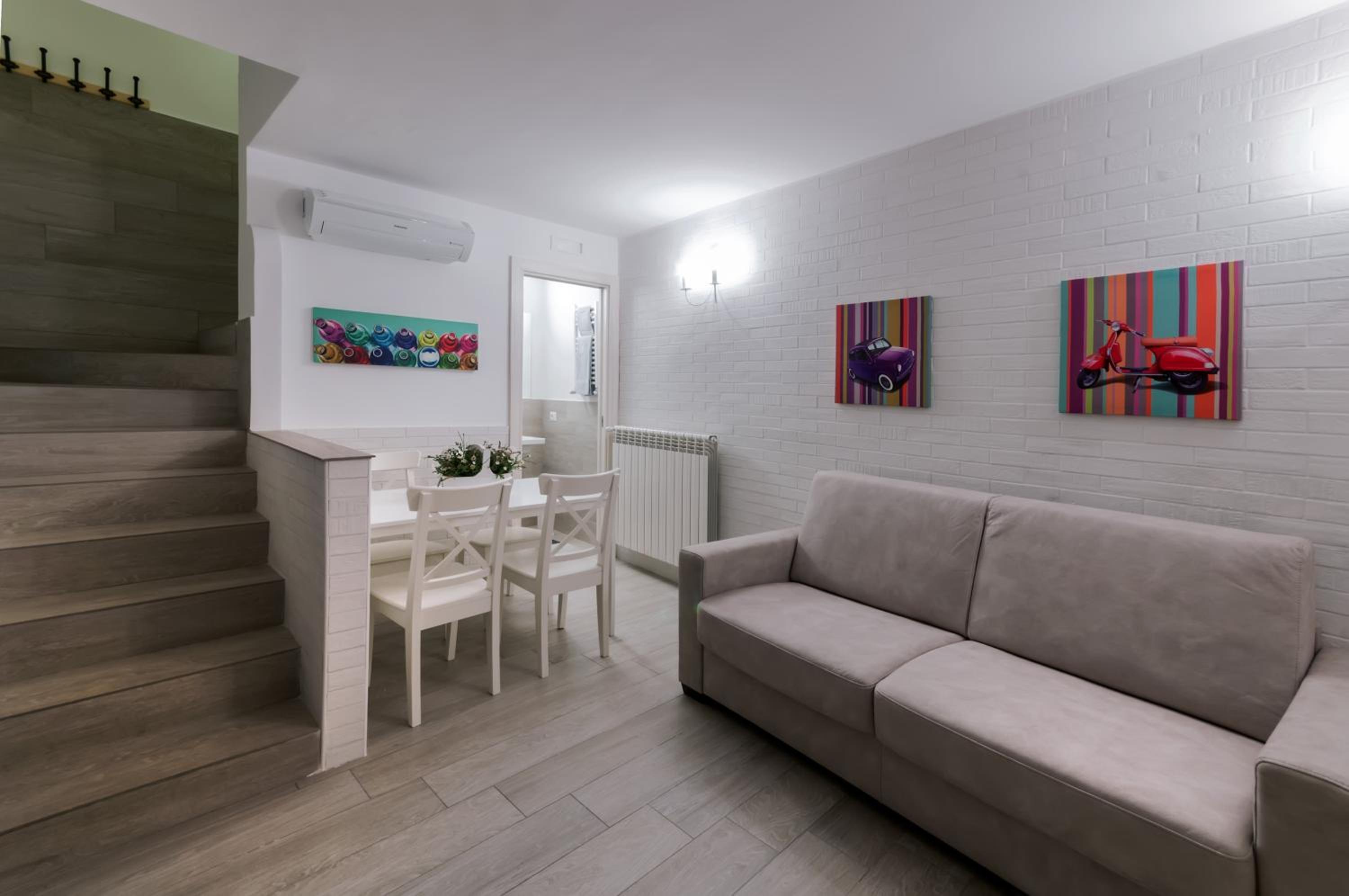Chiatamone Seaside Suite