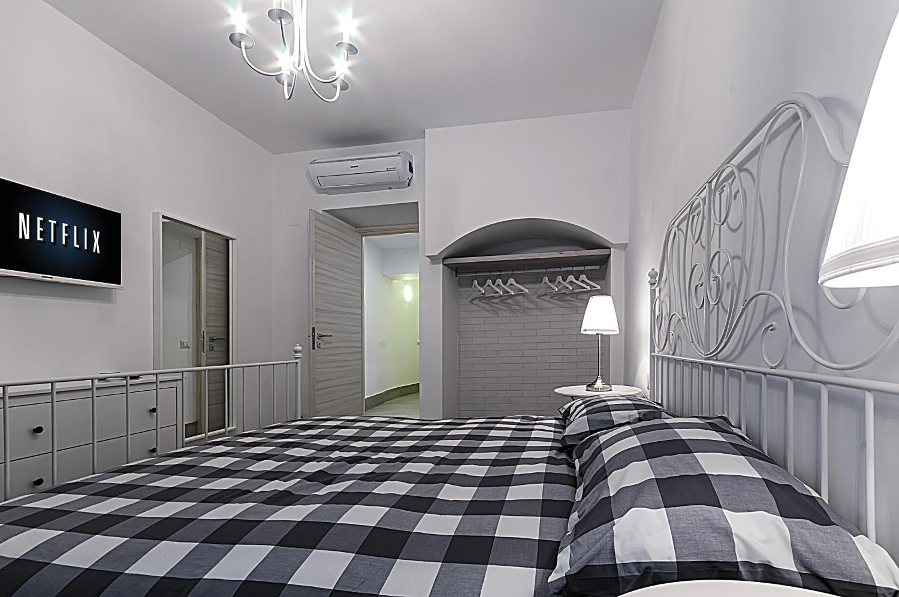 Chiatamone Seaside Suite