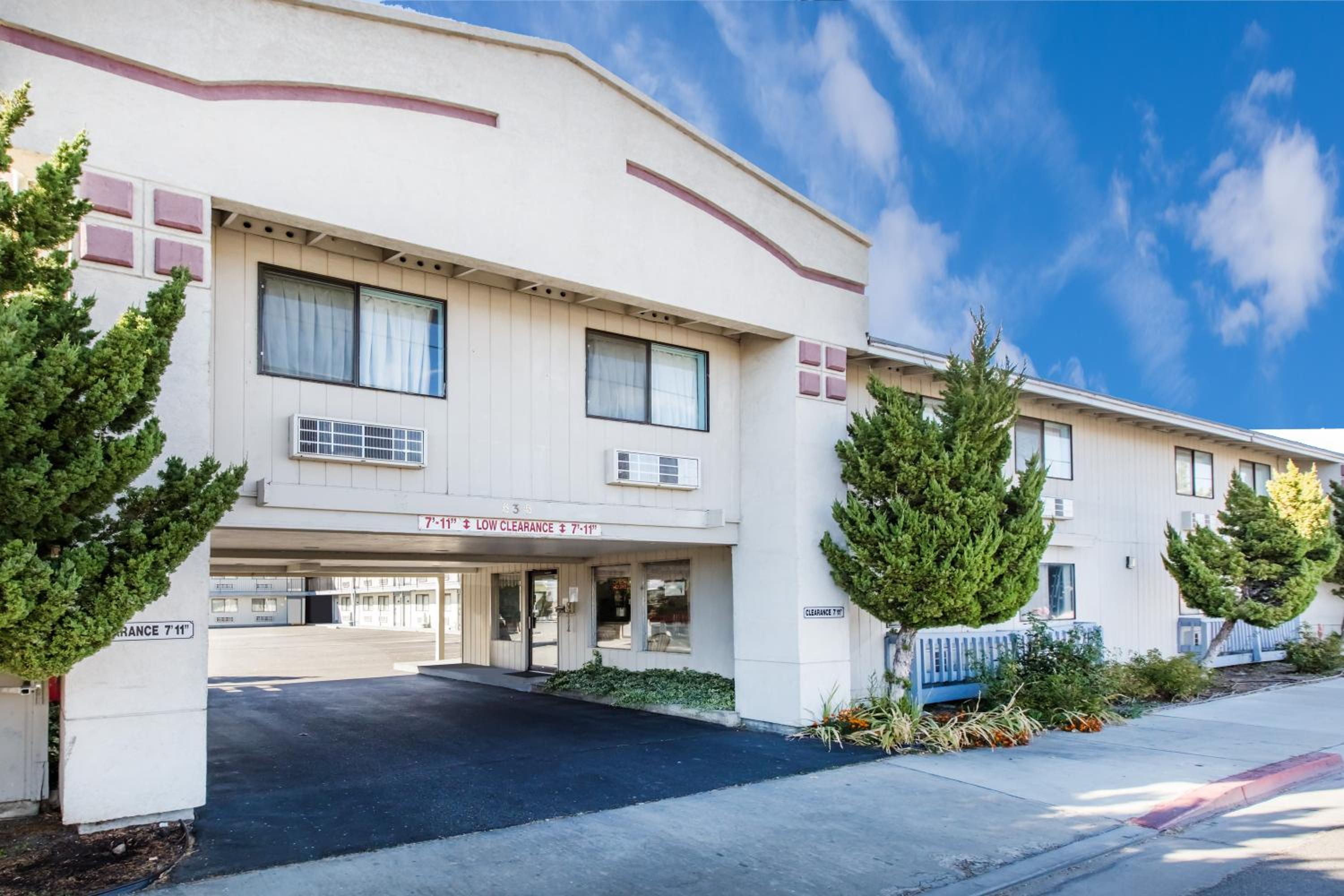Super 8 by Wyndham Bishop view 3