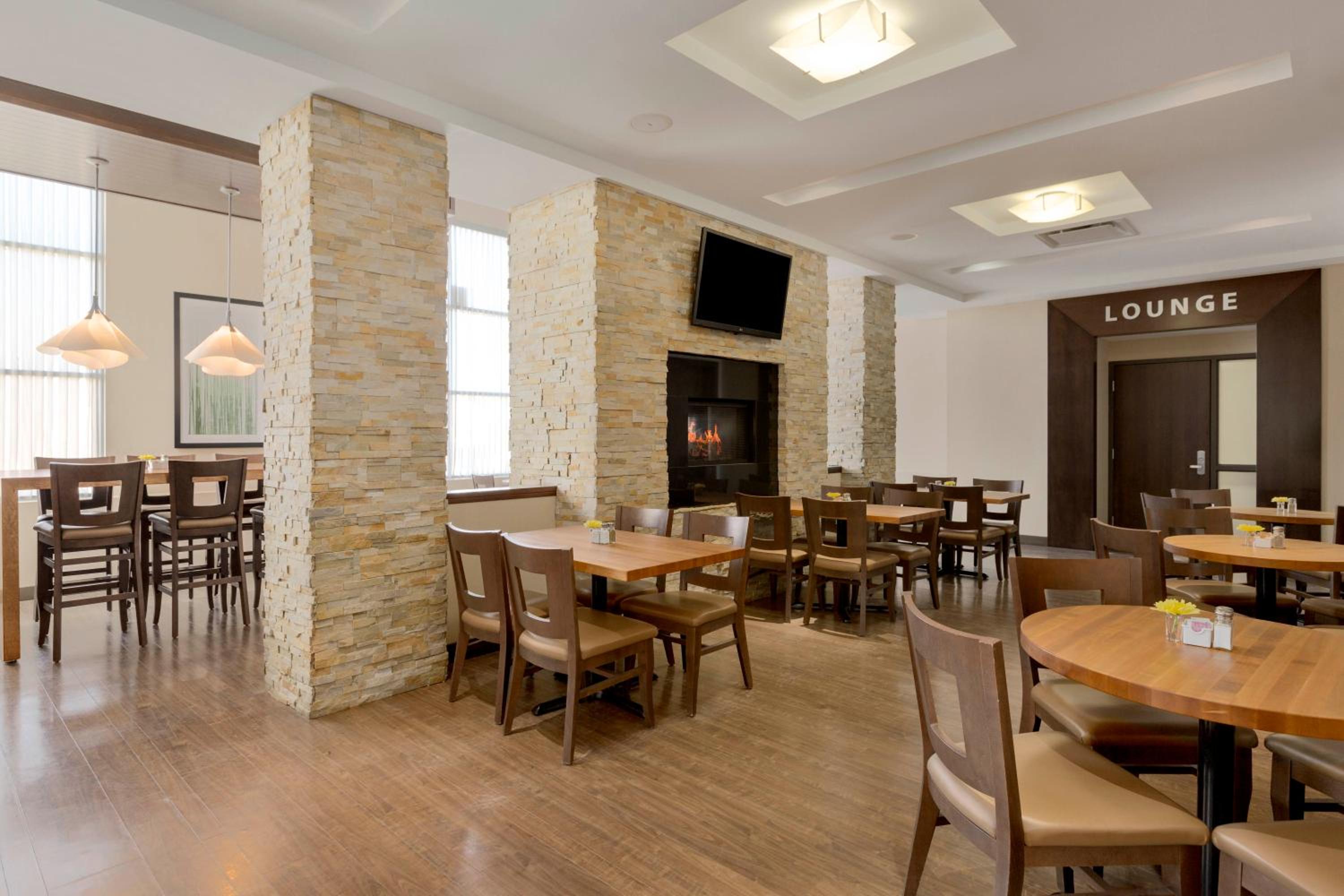 Leduc Vacations - Best Western Plus Edmonton Airport Hotel - Property Image 8