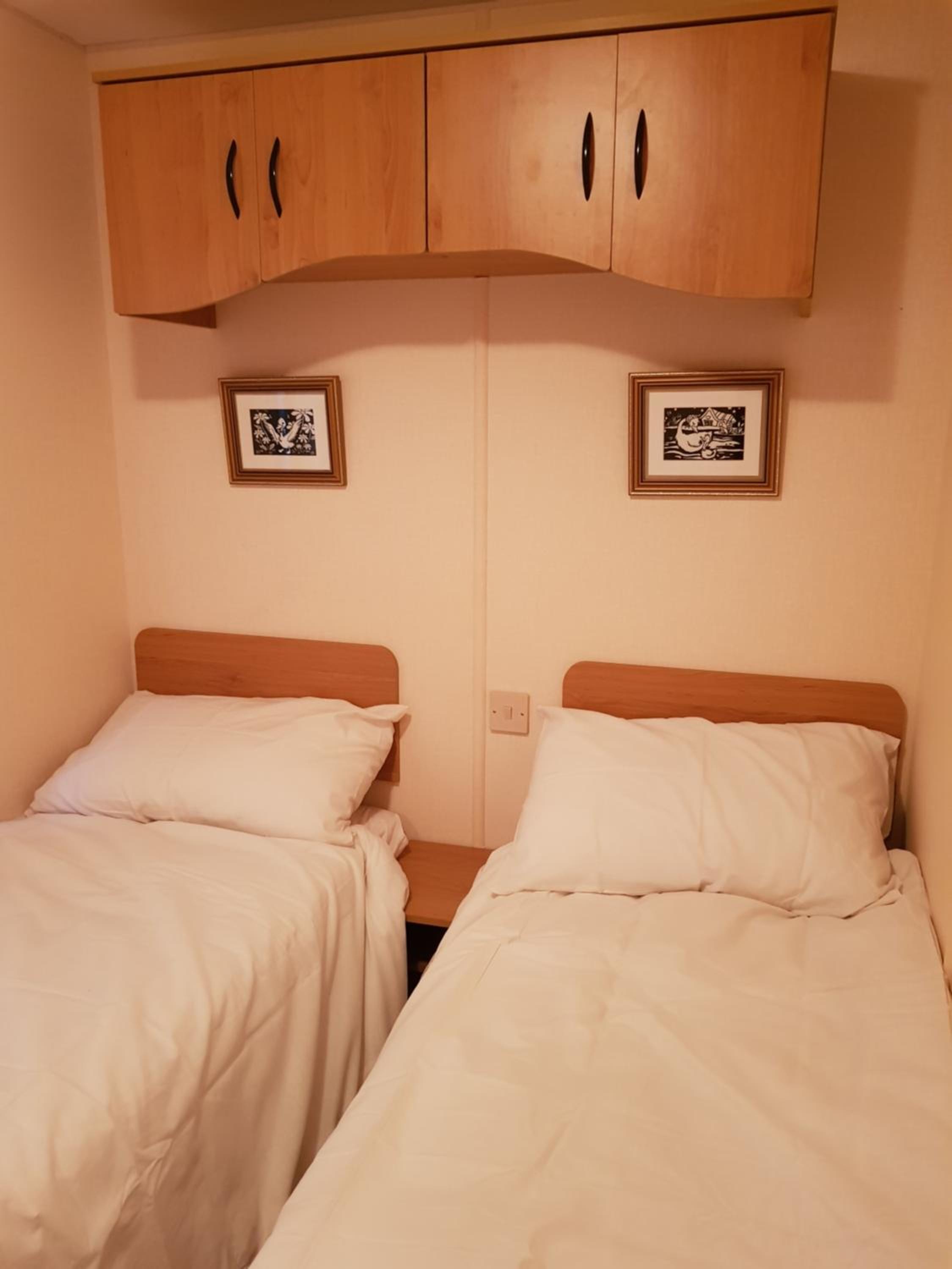 the jackdaw pub SELF CATERING STATIC CARAVAN free breakfast supplied, photo 56