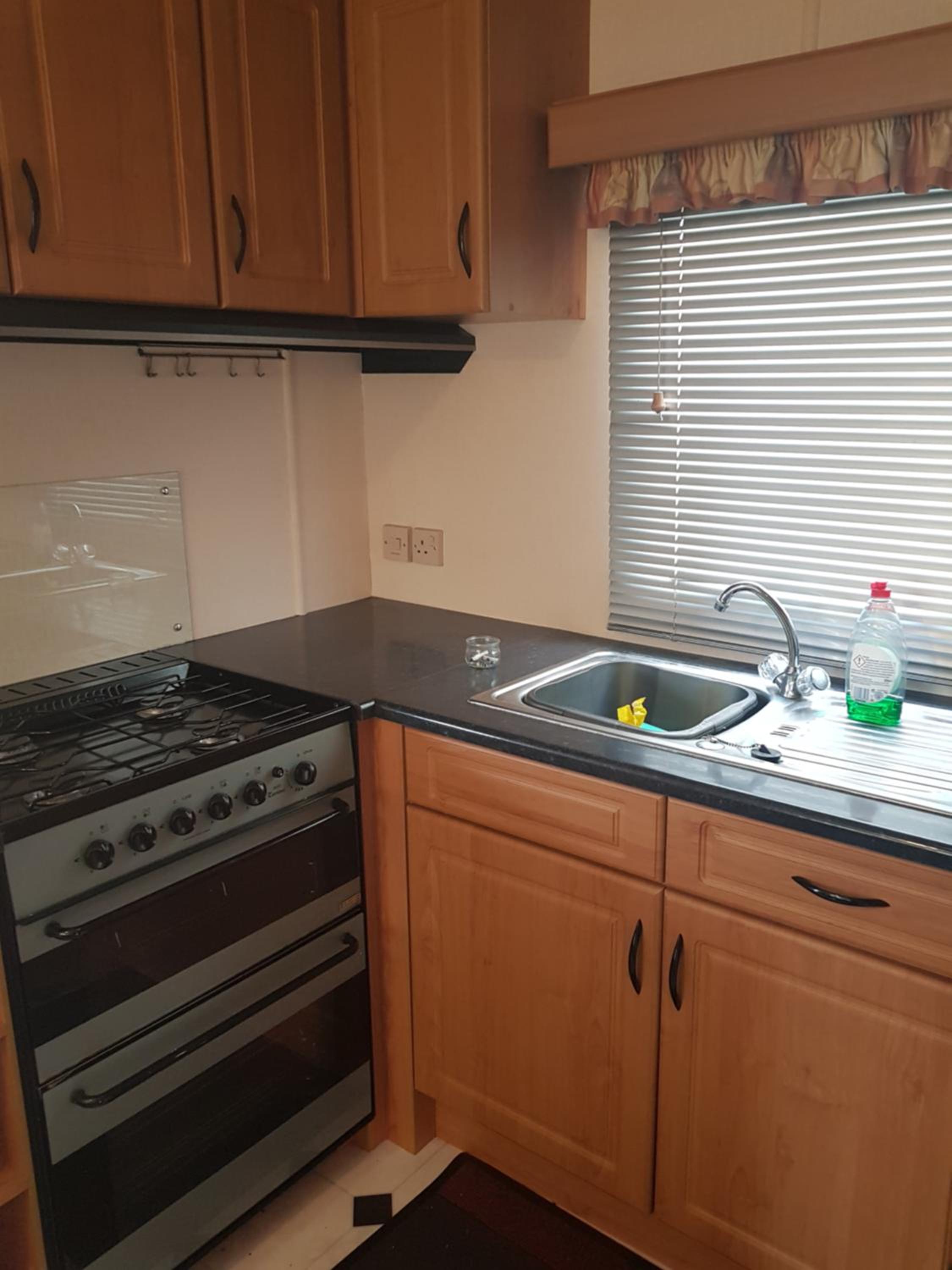 the jackdaw pub SELF CATERING STATIC CARAVAN free breakfast supplied, photo 91