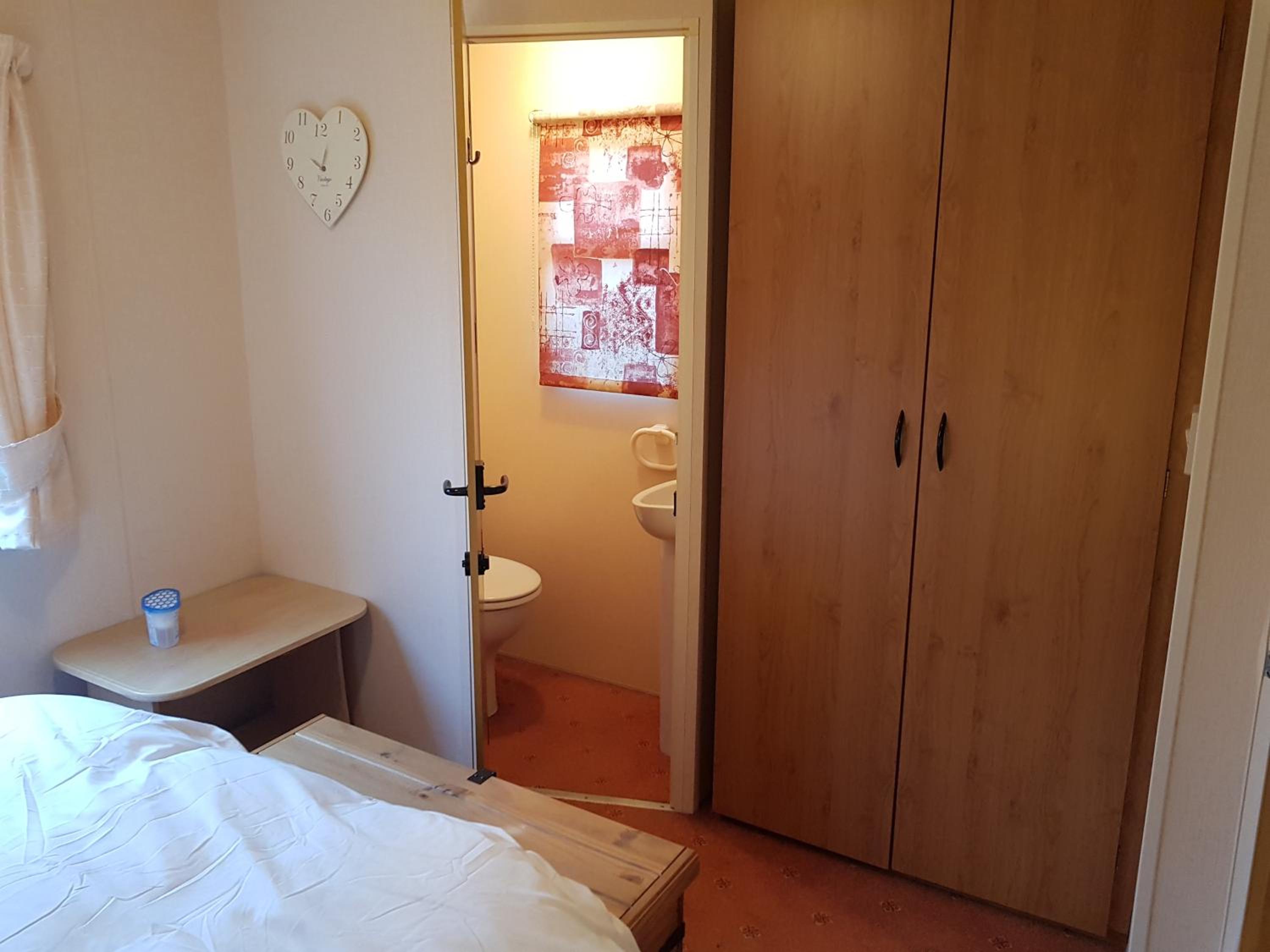 the jackdaw pub SELF CATERING STATIC CARAVAN free breakfast supplied, photo 31