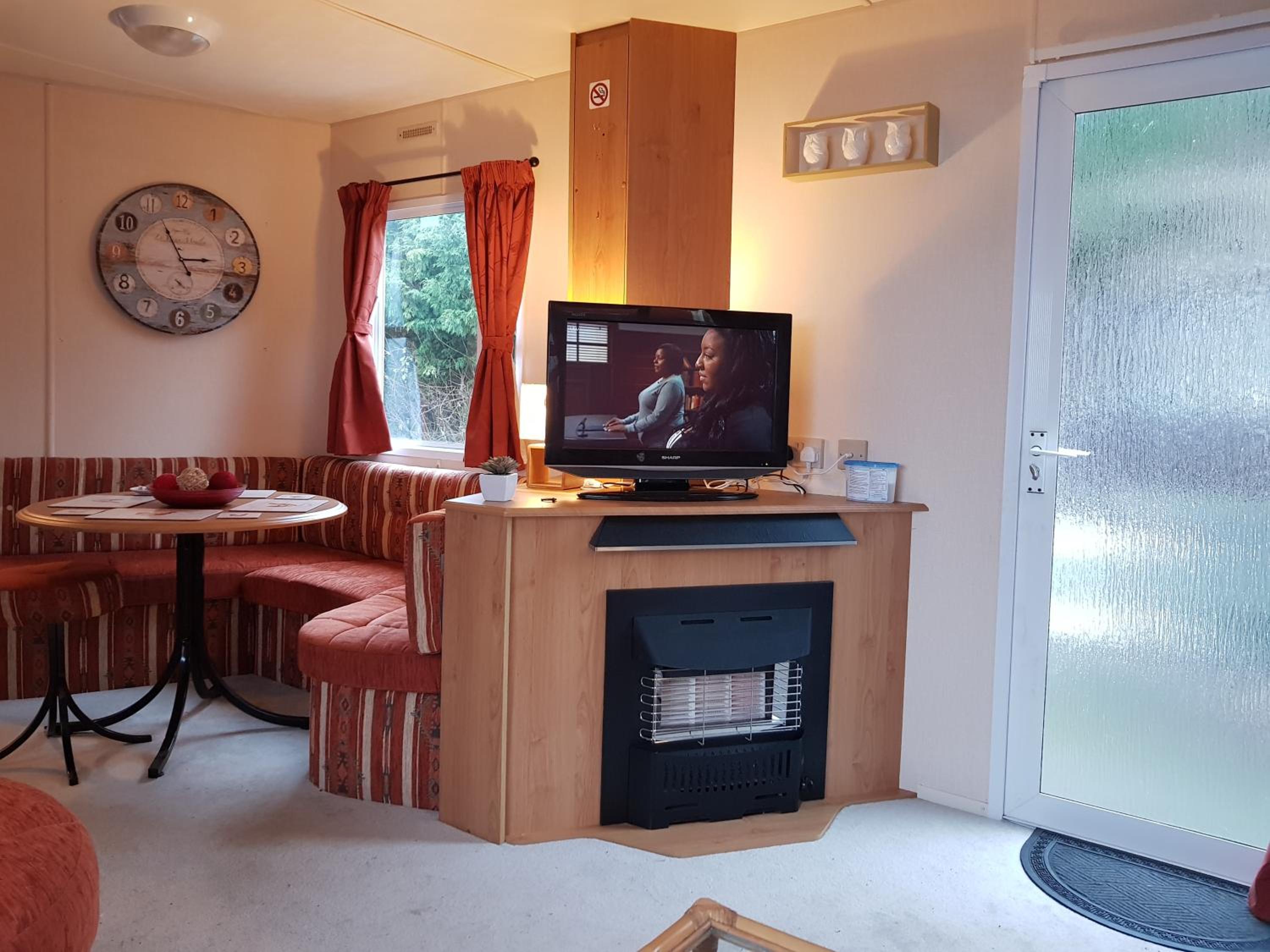 the jackdaw pub SELF CATERING STATIC CARAVAN free breakfast supplied, photo 21