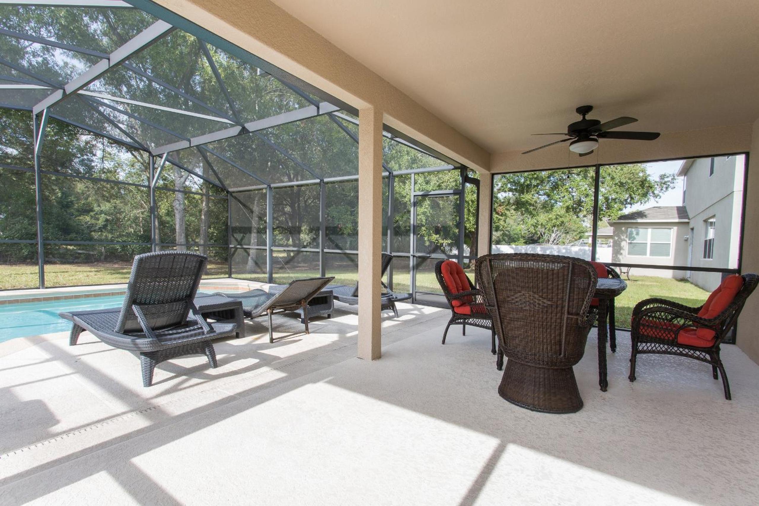 Modern 4 bedroom House with swimming pool view 5