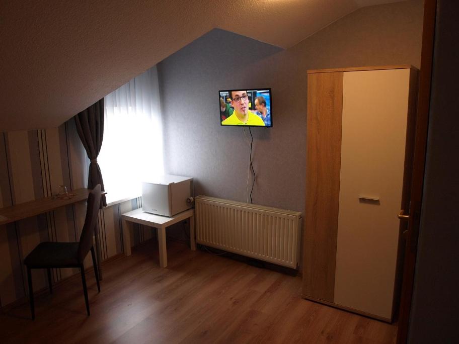 Photo 8