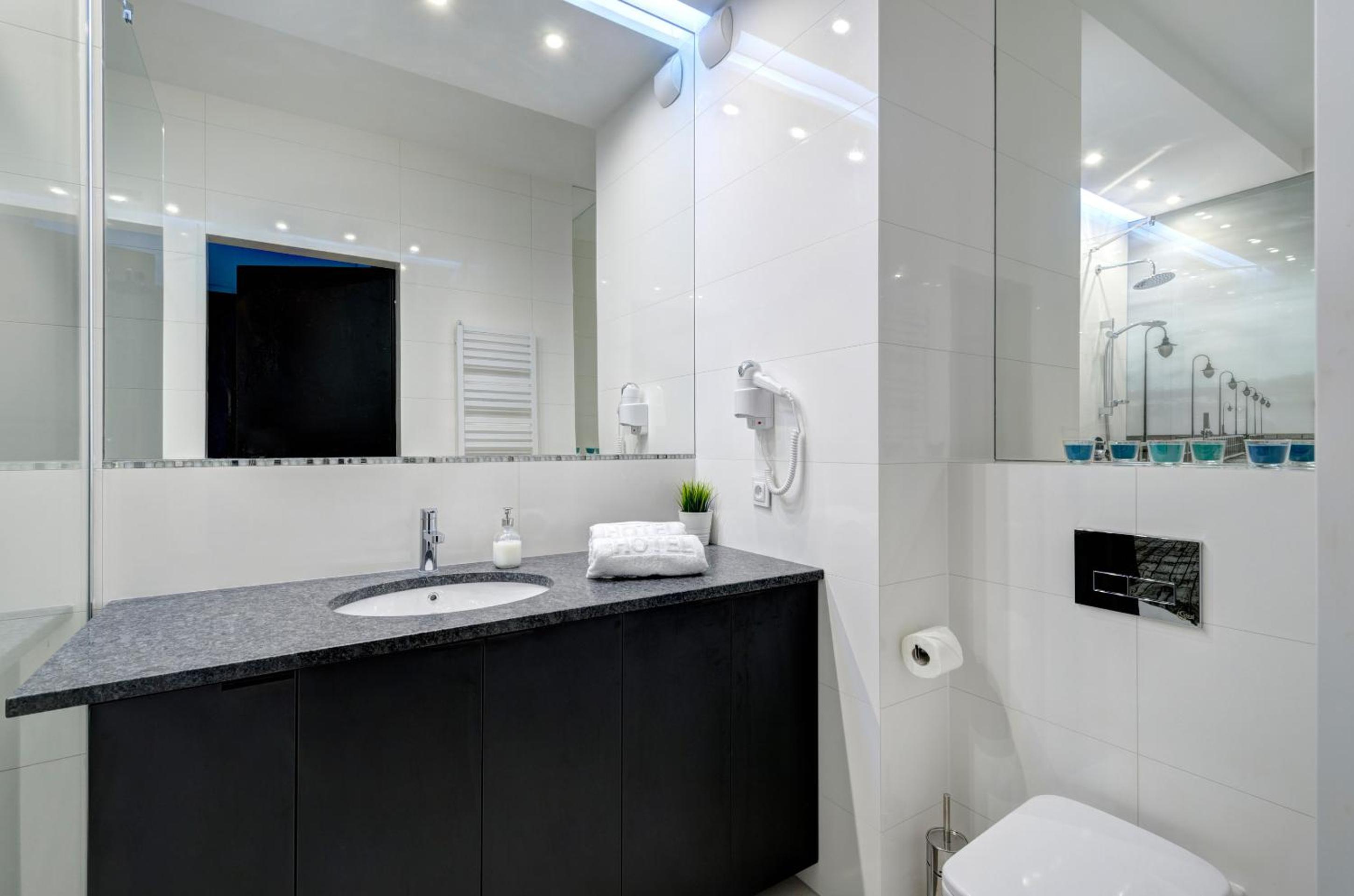 Live & Travel Apartments Number 1