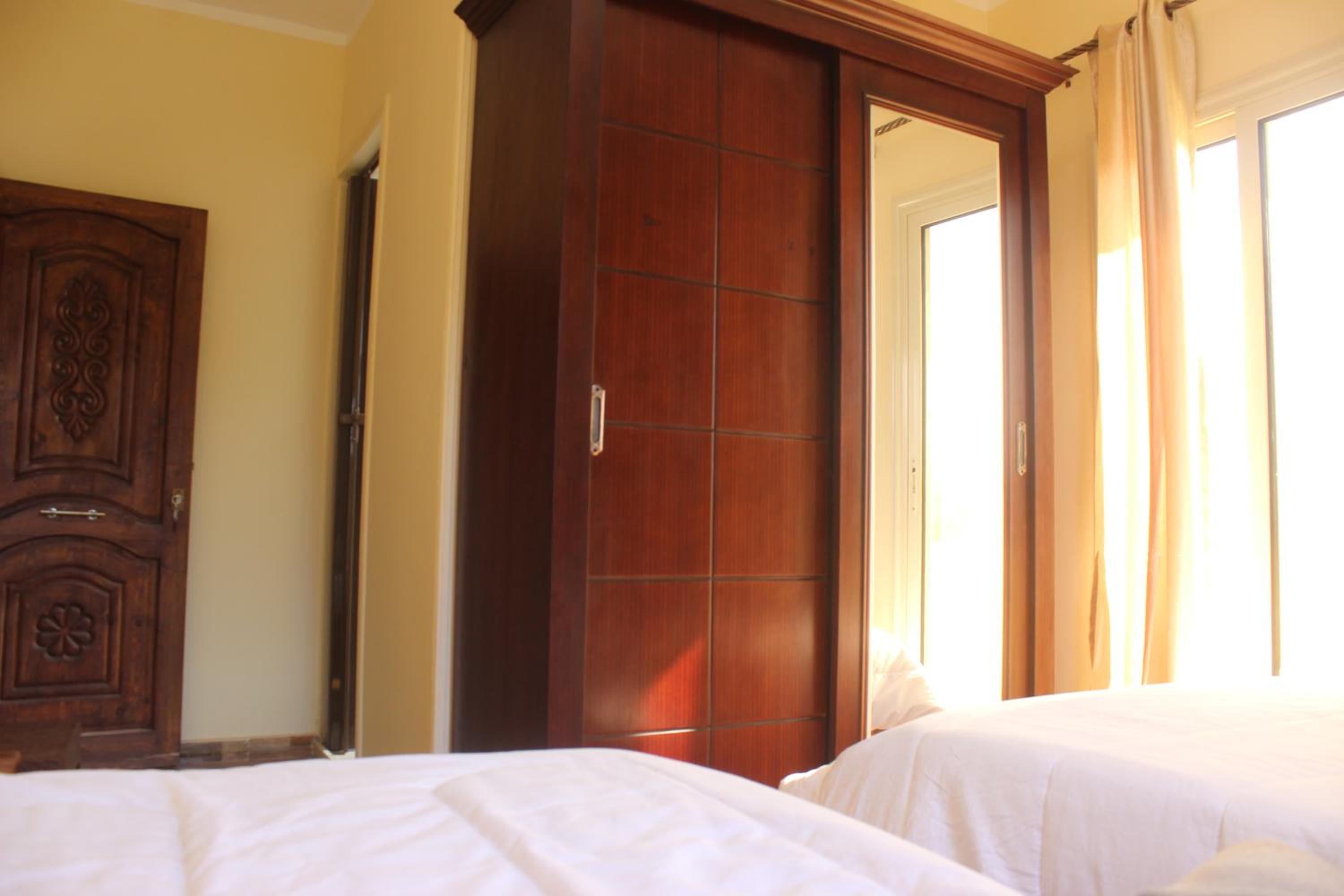 Royal Pyramids Inn