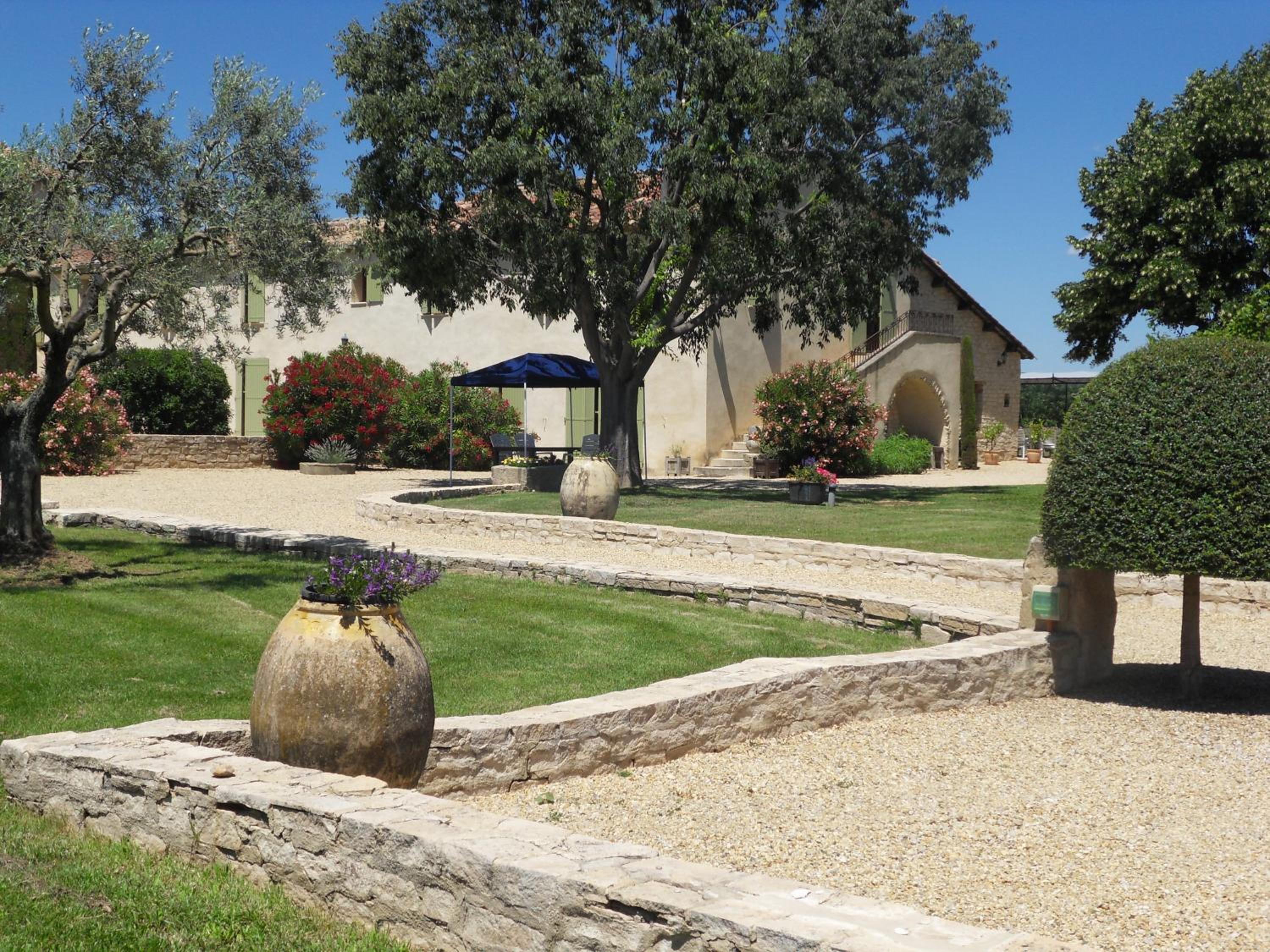 Les Jardins de Bouteille view 2