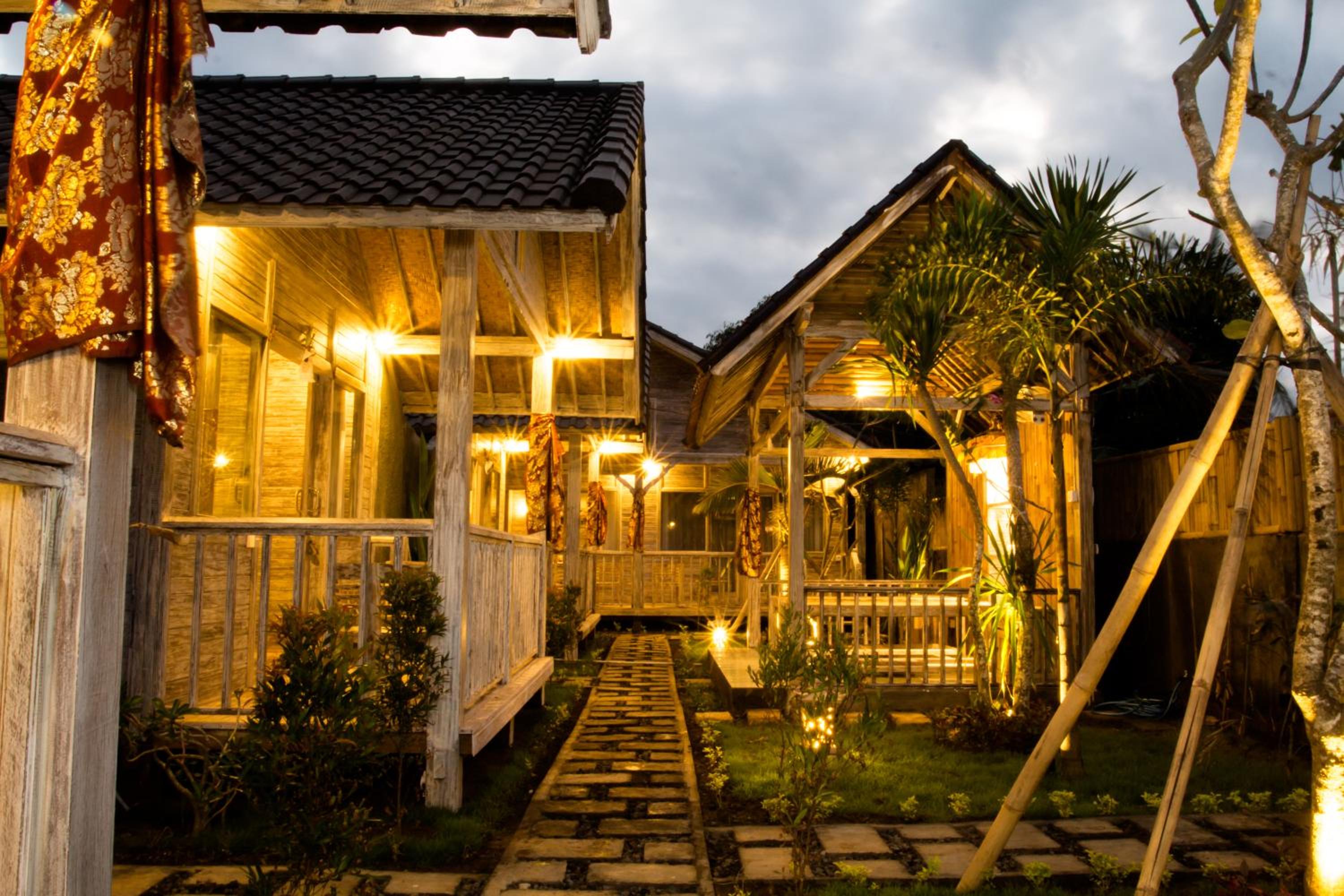 The Syron Huts Lembongan
