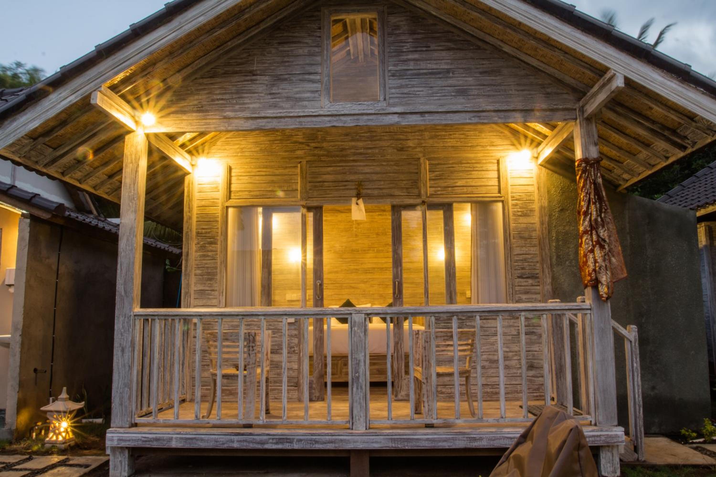 The Syron Huts Lembongan