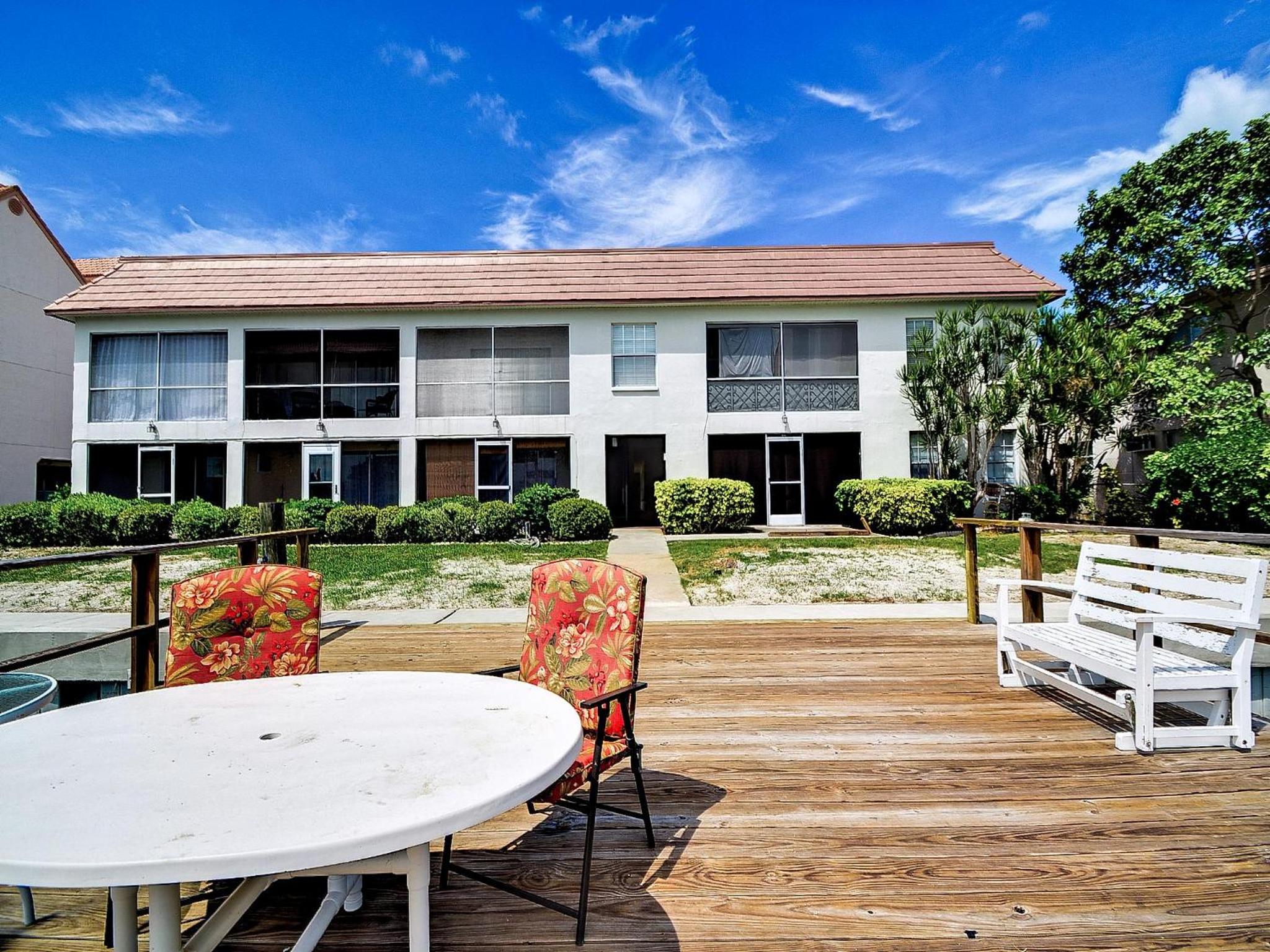 Island Flat 103