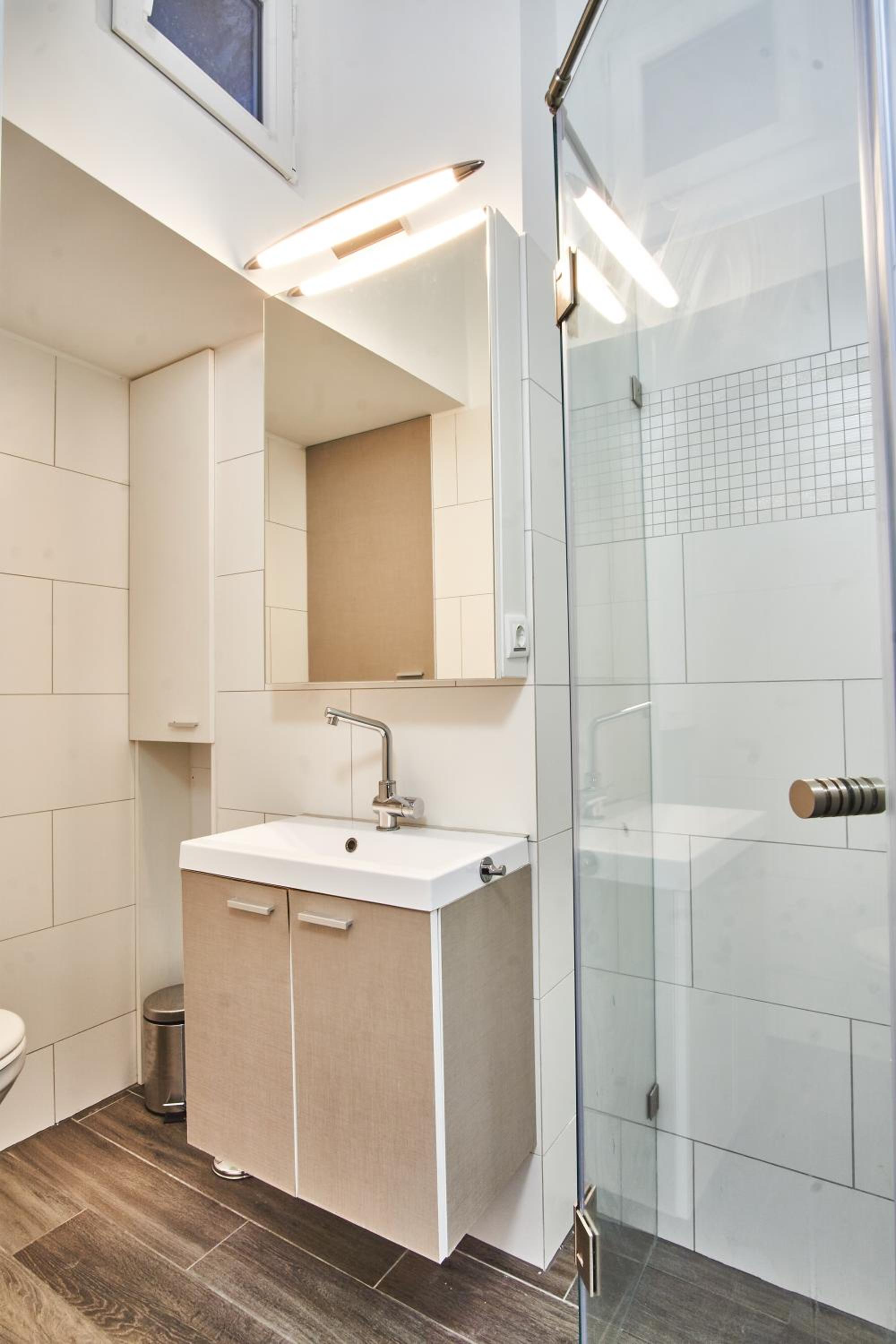 V27 Apartment | hostAID view 5