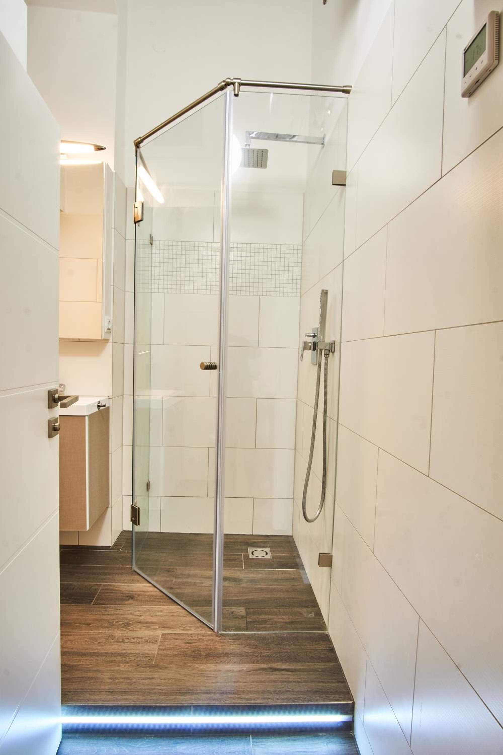 V27 Apartment | hostAID view 4