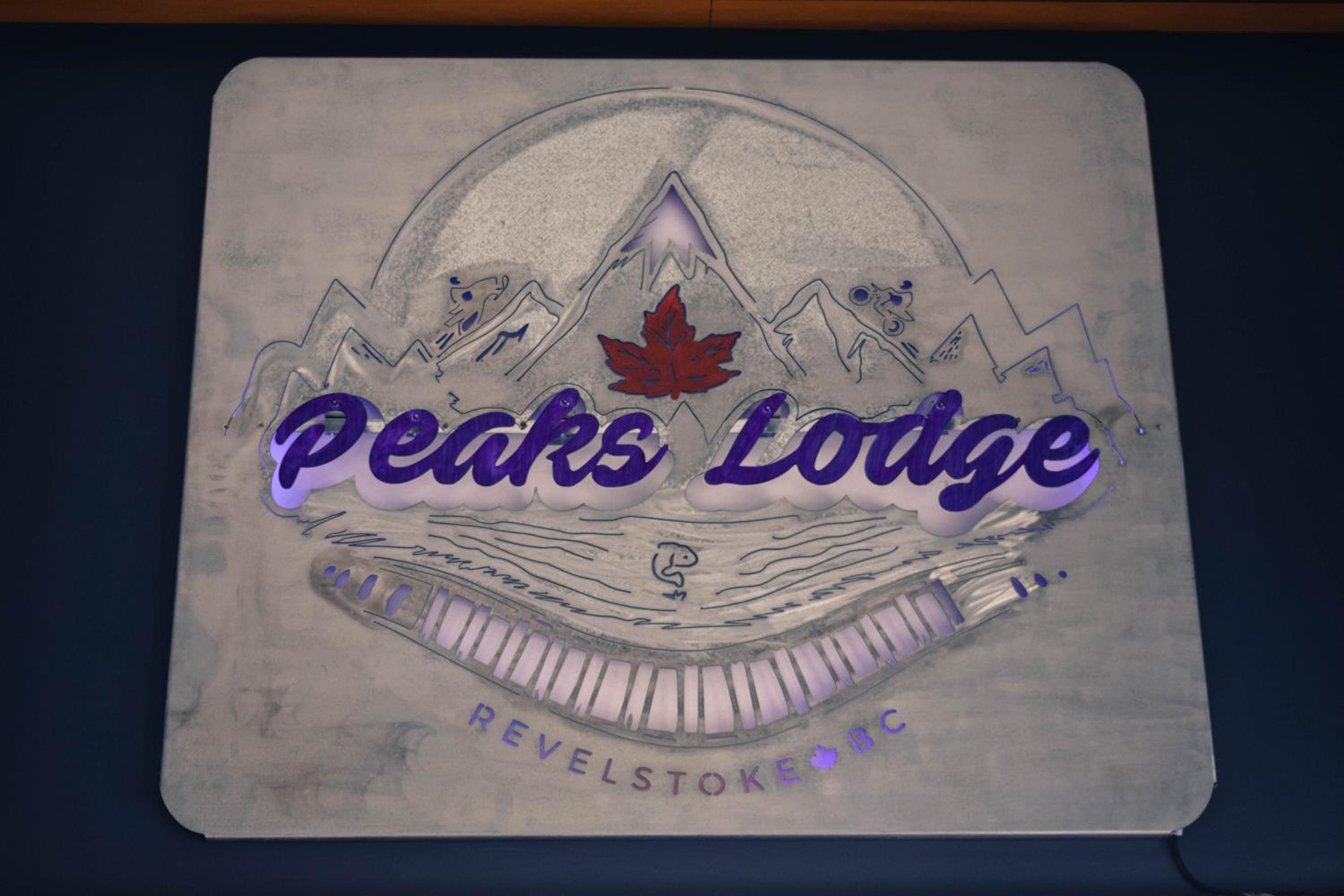 Peaks Lodge